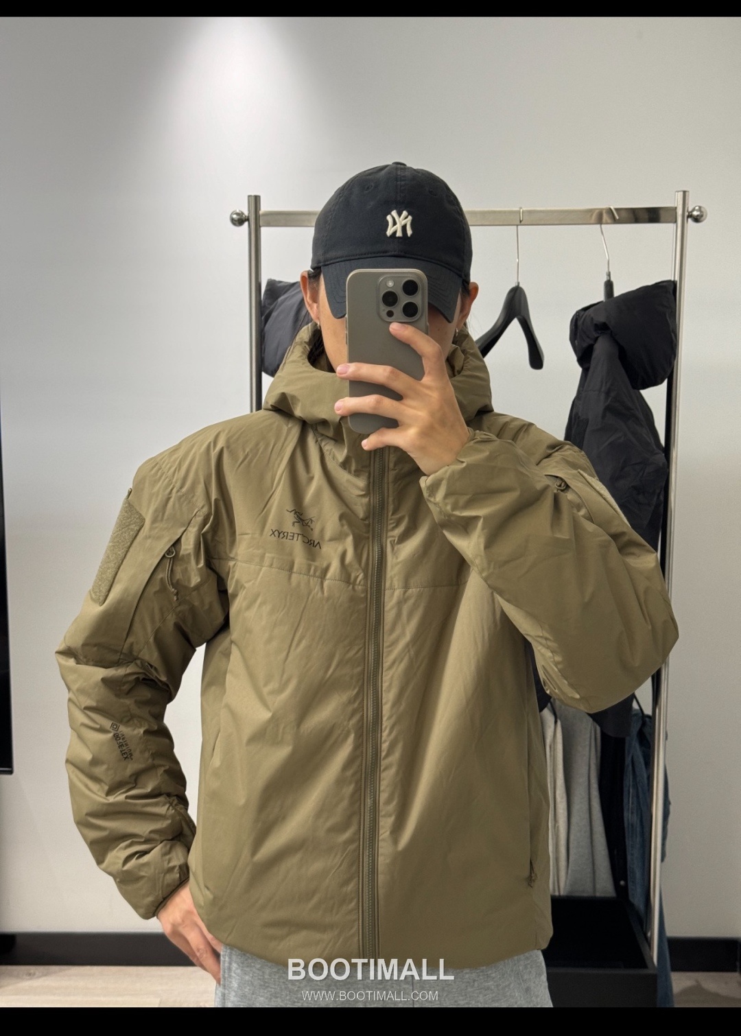 Arc'teryx LEAF Cold Gen 2 Coreloft Insulated Hooded Jacket 아크테릭스 리프 콜드 GEN2 코어로프트 후디드 패딩 재킷 1