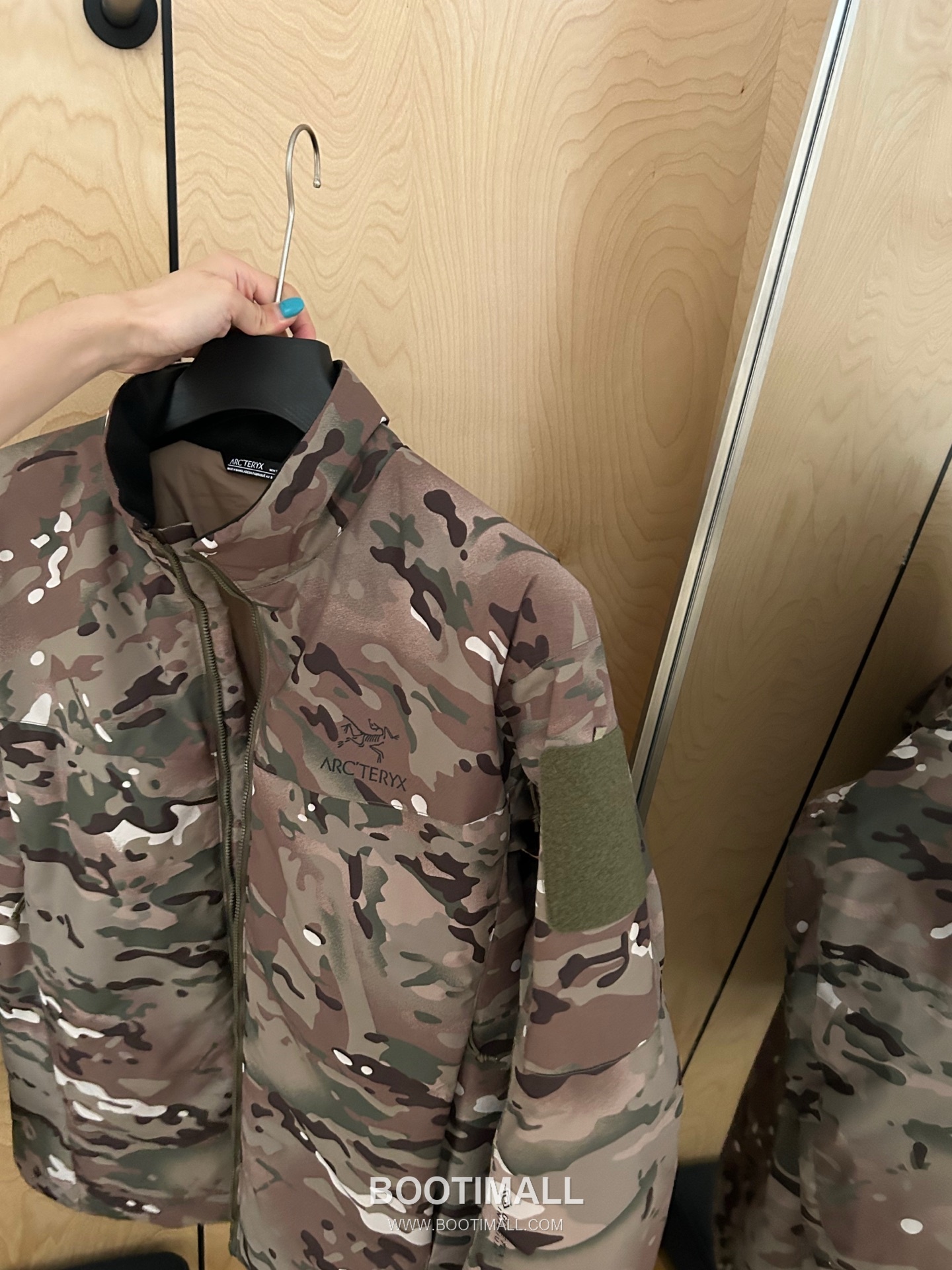 Arc'teryx LEAF Cold WX LT Gen 2 Coreloft Insulated Stand Collar Jacket 아크테릭스 리프 콜드 WX LT GEN2 코어로프트 스탠드넥 패딩 재킷 23