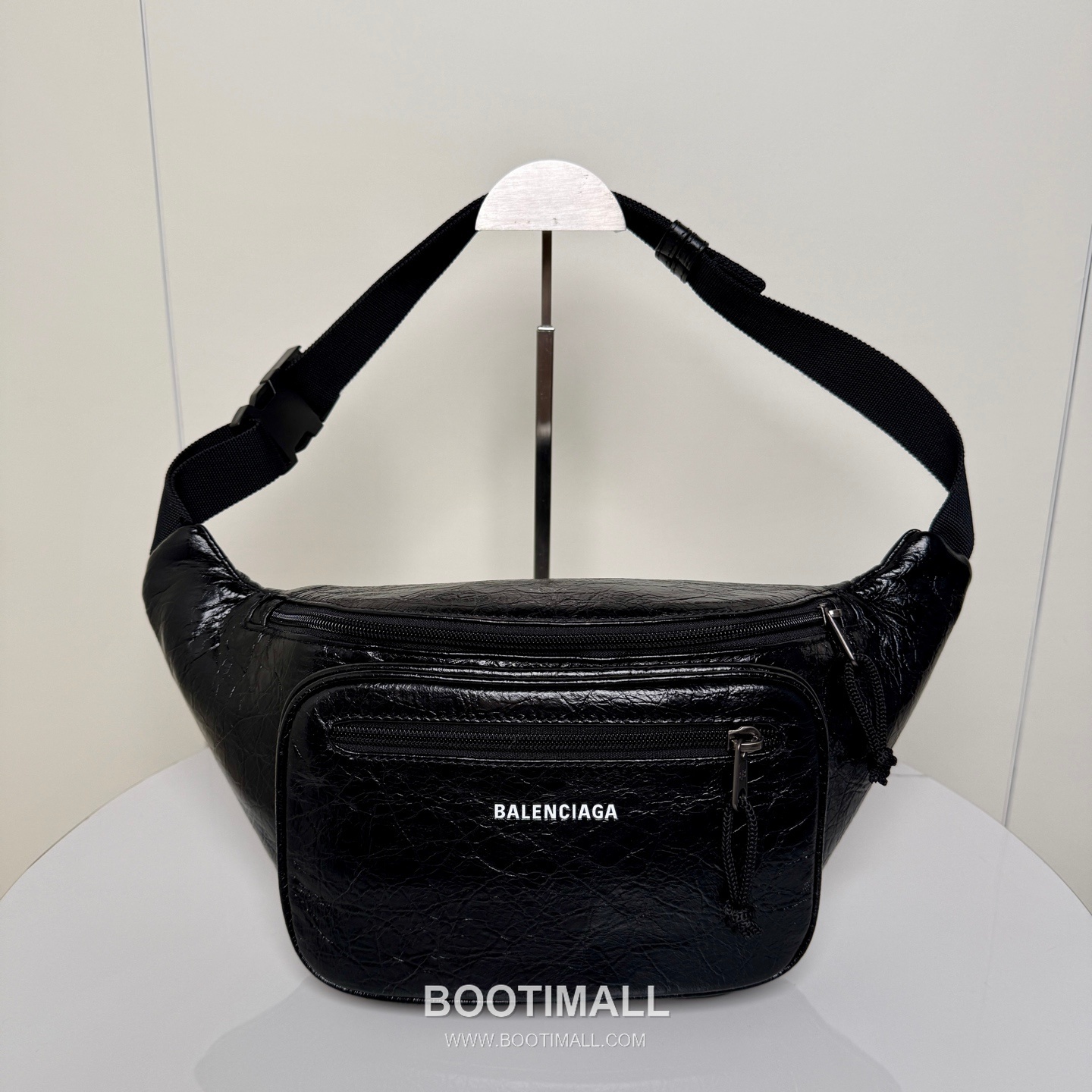 Balenciaga Explorer Cracked Lambskin Belt Bag B0049 발렌시아가 익스플로러 크랙 램스킨 벨트백 25cm 1