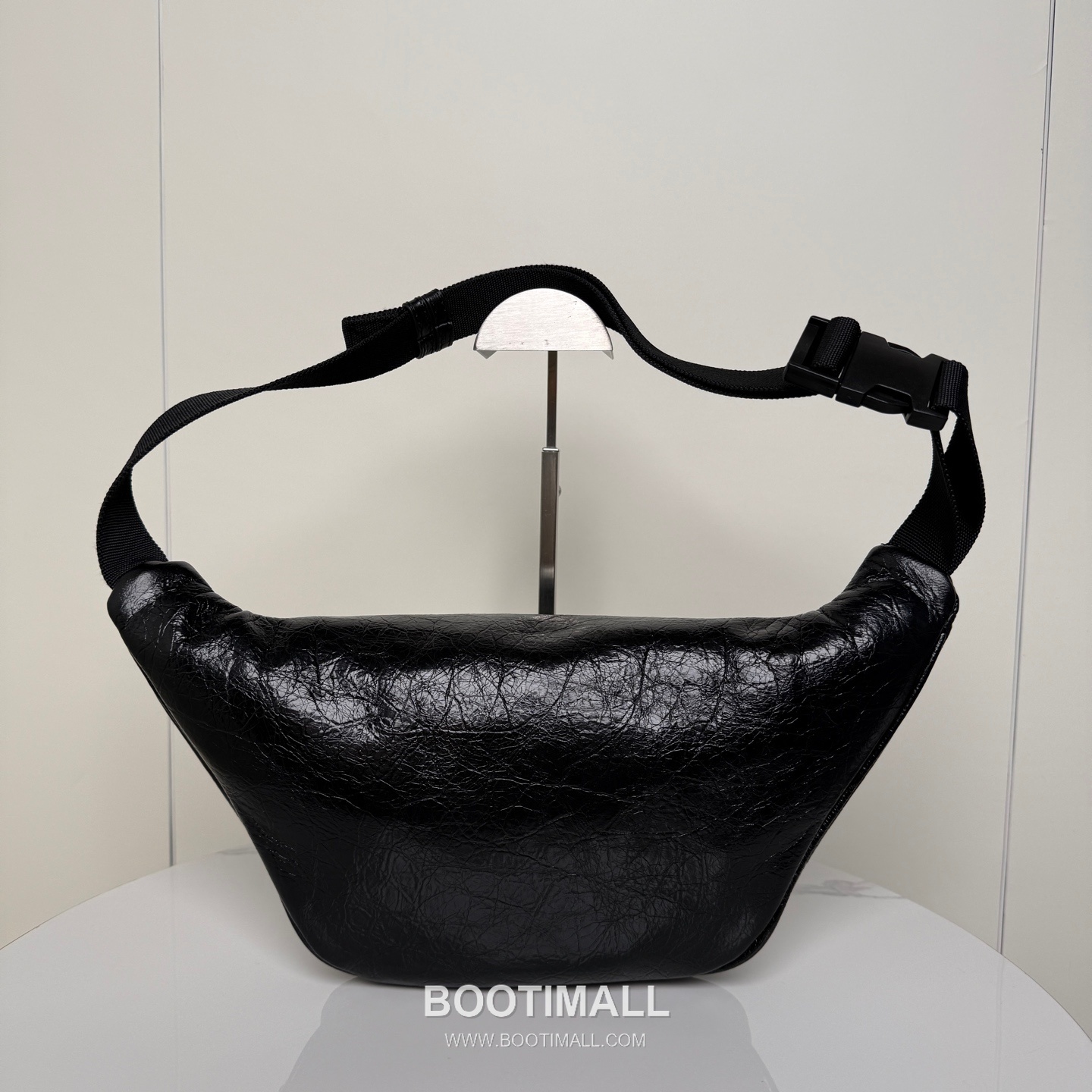 Balenciaga Explorer Cracked Lambskin Belt Bag B0049 발렌시아가 익스플로러 크랙 램스킨 벨트백 25cm 2