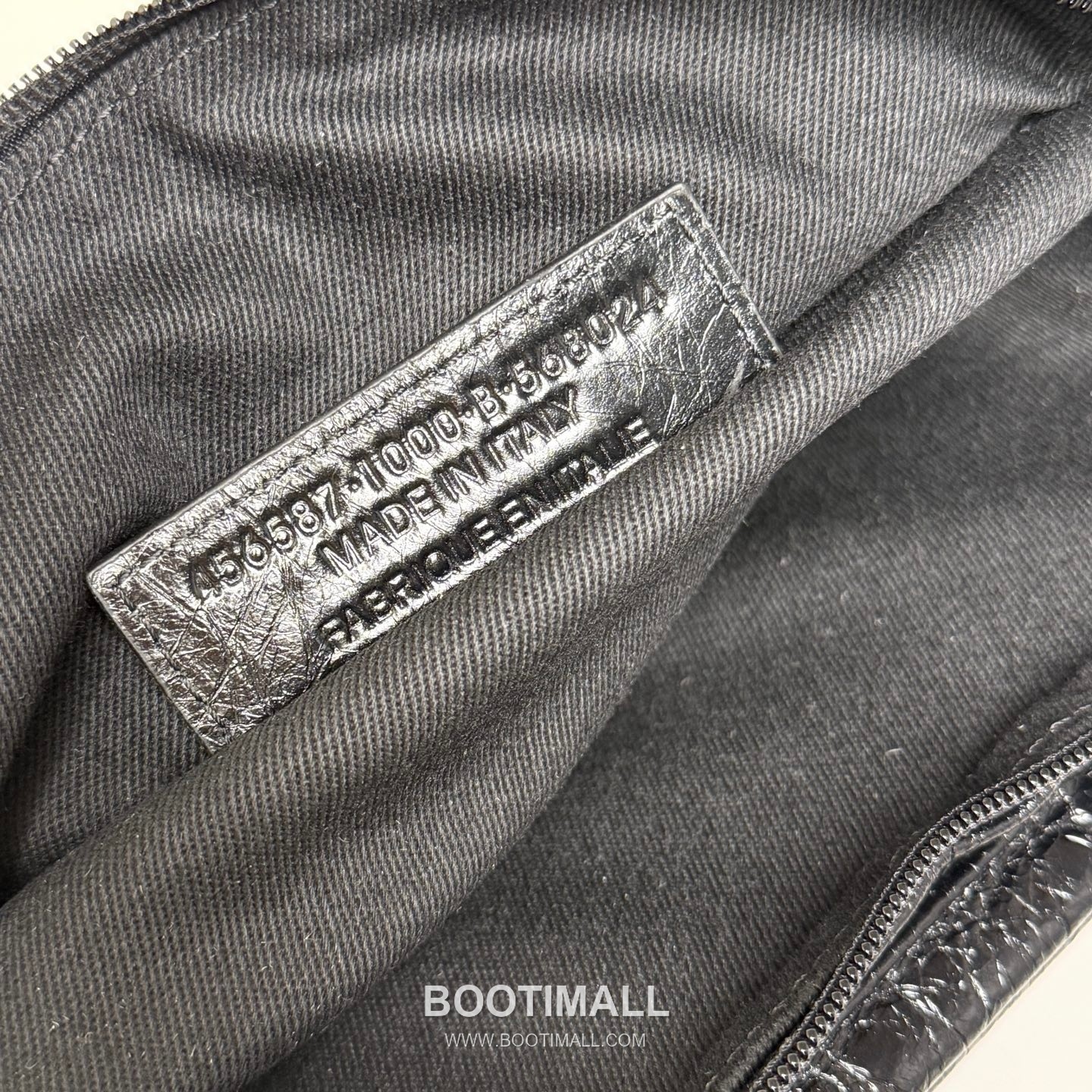 Balenciaga Explorer Cracked Lambskin Belt Bag B0049 발렌시아가 익스플로러 크랙 램스킨 벨트백 25cm 9