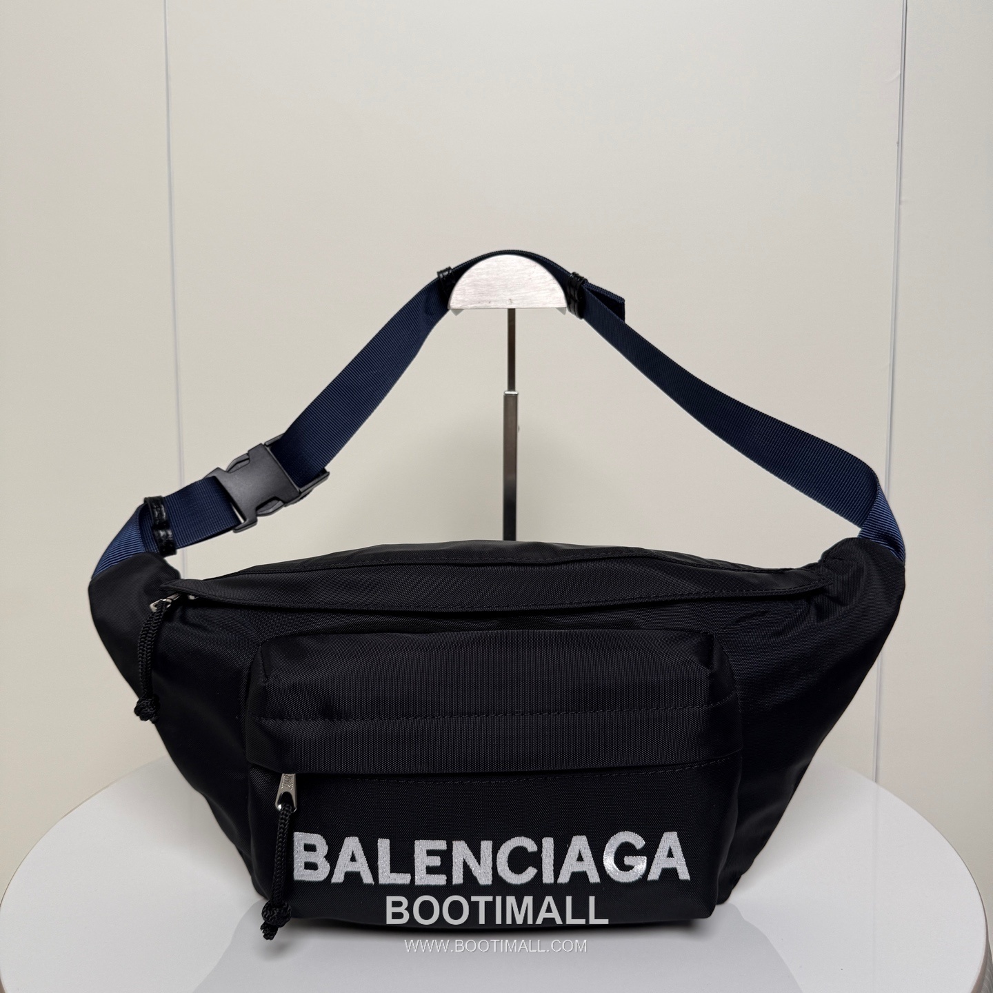 Balenciaga Wheel Logo Embroidered Nylon Belt Bag B0038 발렌시아가 휠 로고 자수 나일론 벨트백 23cm 1