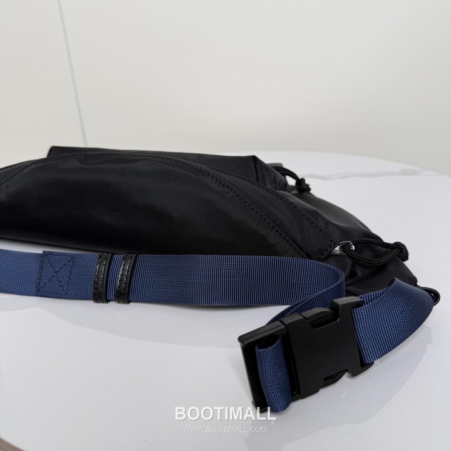 Balenciaga Wheel Logo Embroidered Nylon Belt Bag B0038 발렌시아가 휠 로고 자수 나일론 벨트백 23cm 8