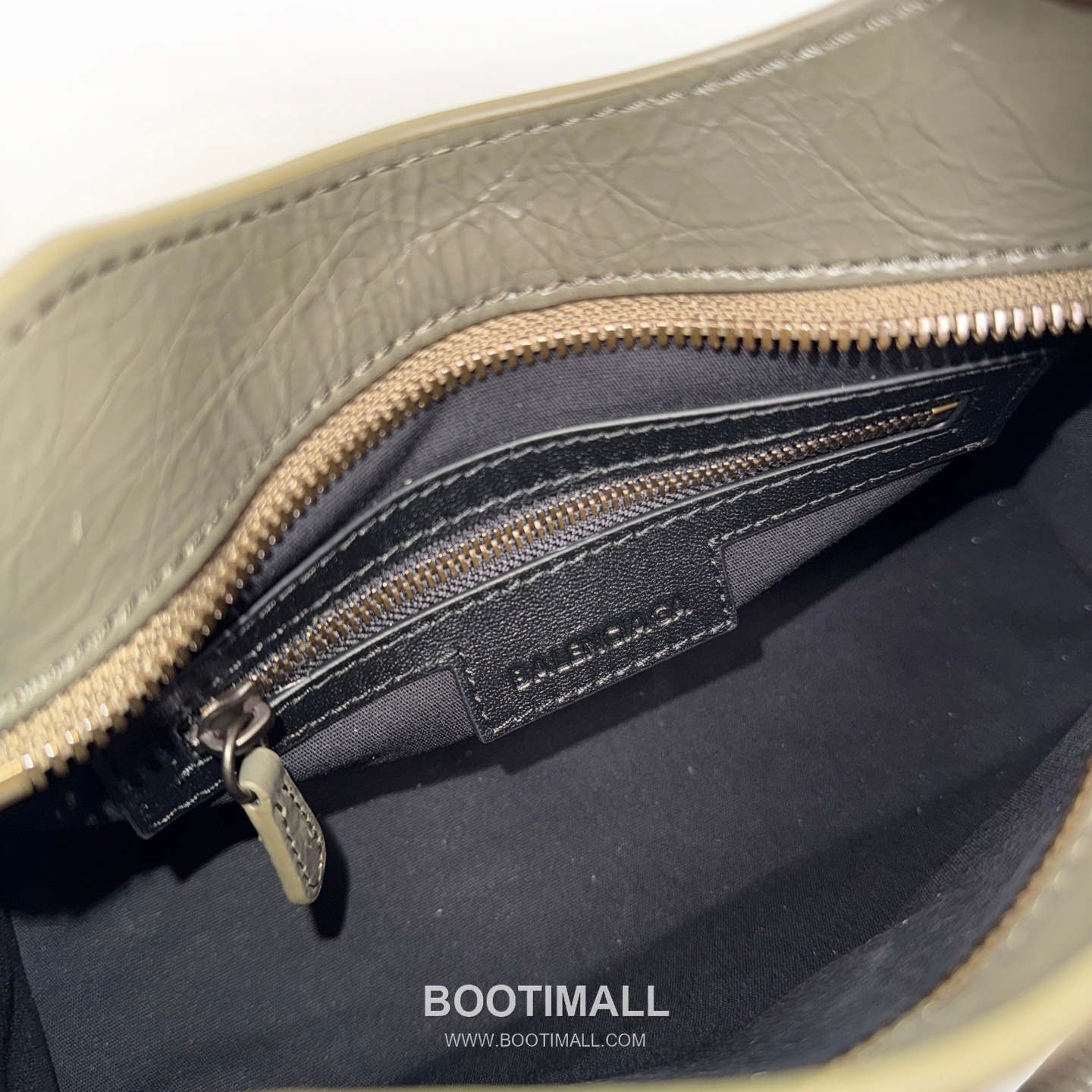 Balenciaga Le City Cracked Lambskin Small Motorcycle Bag B0078 발렌시아가 르 시티 크랙 램스킨 스몰 모터사이클 숄더백 24cm 9