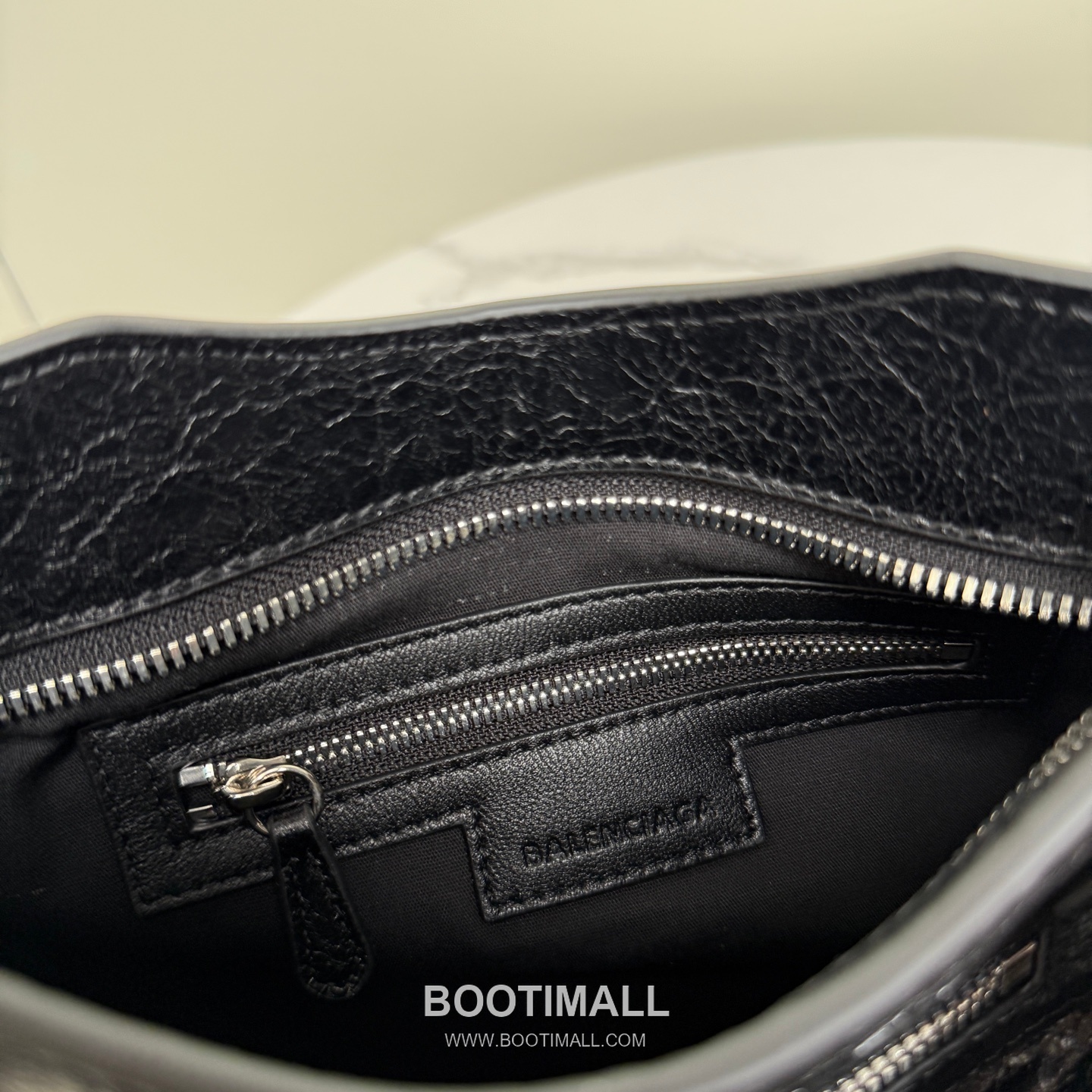 Balenciaga Le City Cracked Lambskin Small Motorcycle Bag B0078 발렌시아가 르 시티 크랙 램스킨 스몰 모터사이클 숄더백 24cm 9