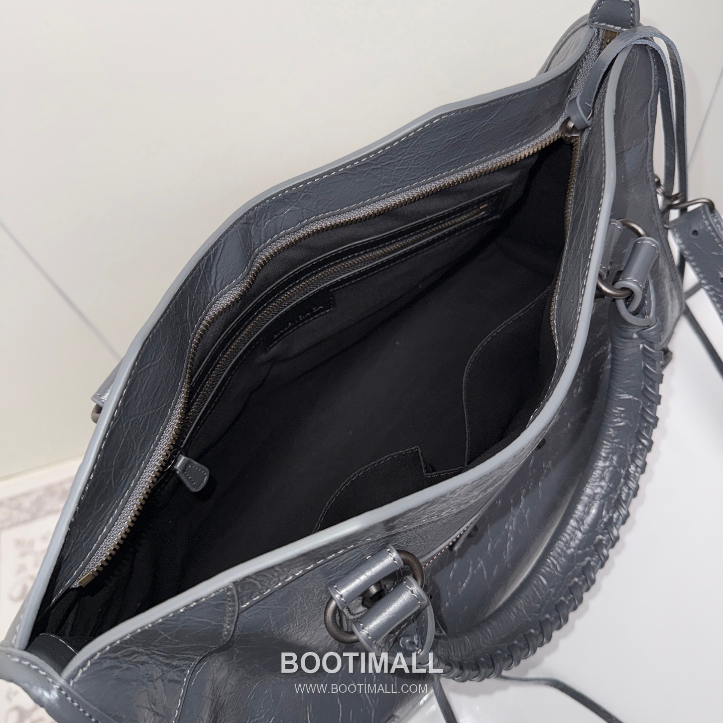 Balenciaga Le City Cracked Lambskin Large Motorcycle Bag B0098 발렌시아가 르 시티 크랙 램스킨 라지 모터사이클 숄더백 38cm 7
