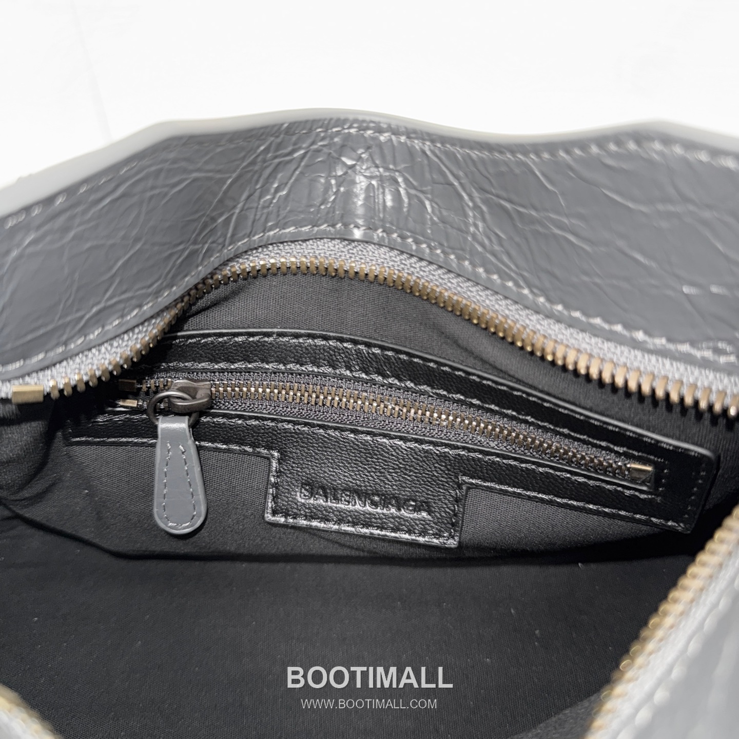 Balenciaga Le City Cracked Lambskin Small Motorcycle Bag B0078 발렌시아가 르 시티 크랙 램스킨 스몰 모터사이클 숄더백 24cm 9