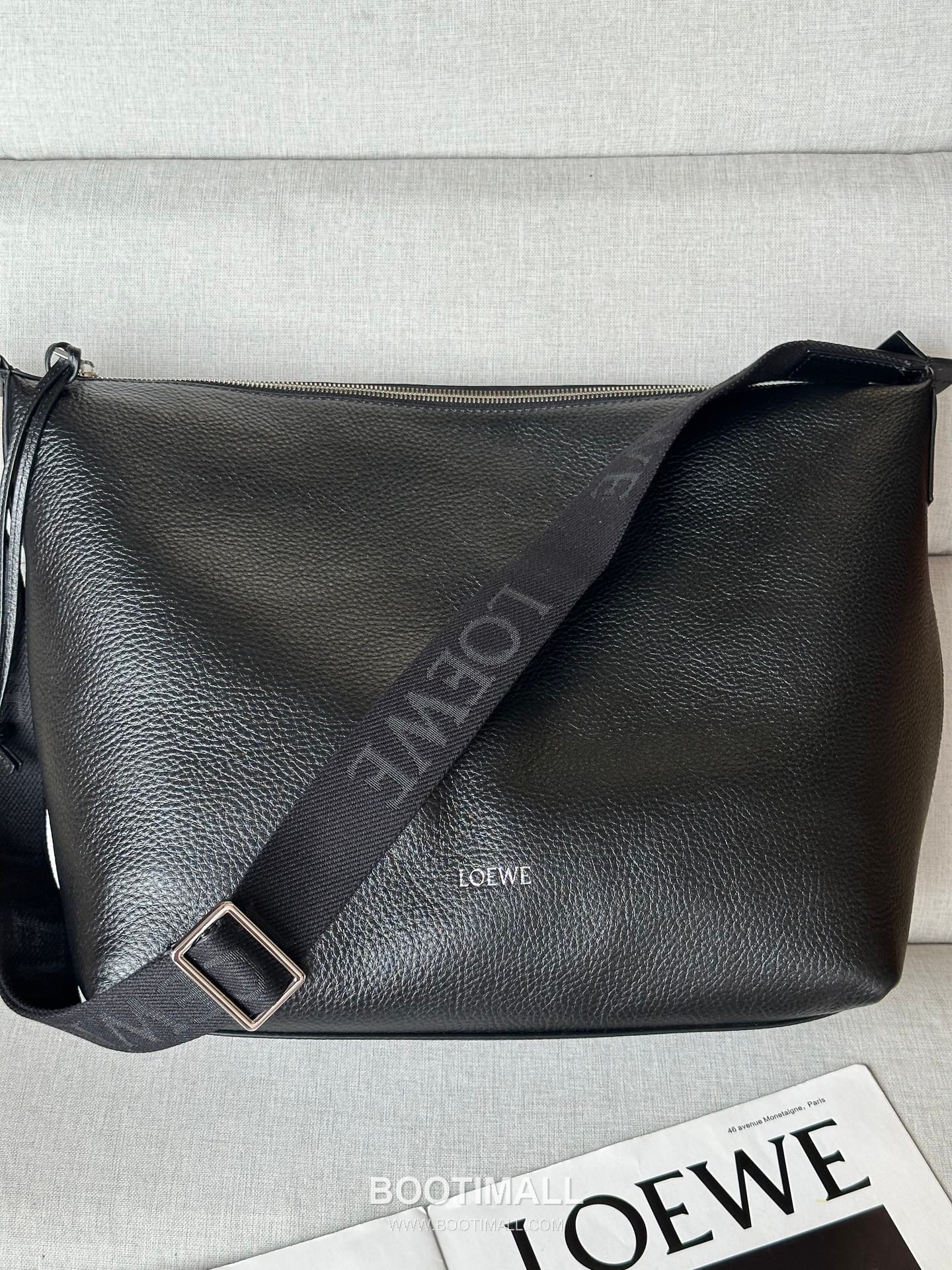 Loewe Cubi Grained Calfskin Leather Crossbody Bag 2201 로에베 큐비 그레인 카프스킨 레더 크로스 숄더백 44cm 3