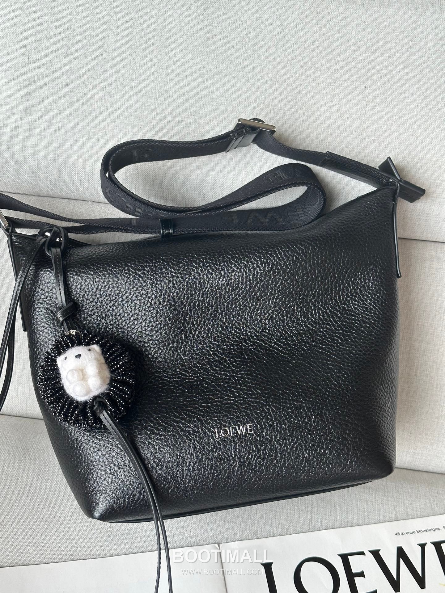 Loewe Cubi Grained Calfskin Leather Small Crossbody Bag 2201s 로에베 큐비 그레인 카프스킨 스몰 크로스 숄더백 29cm 2