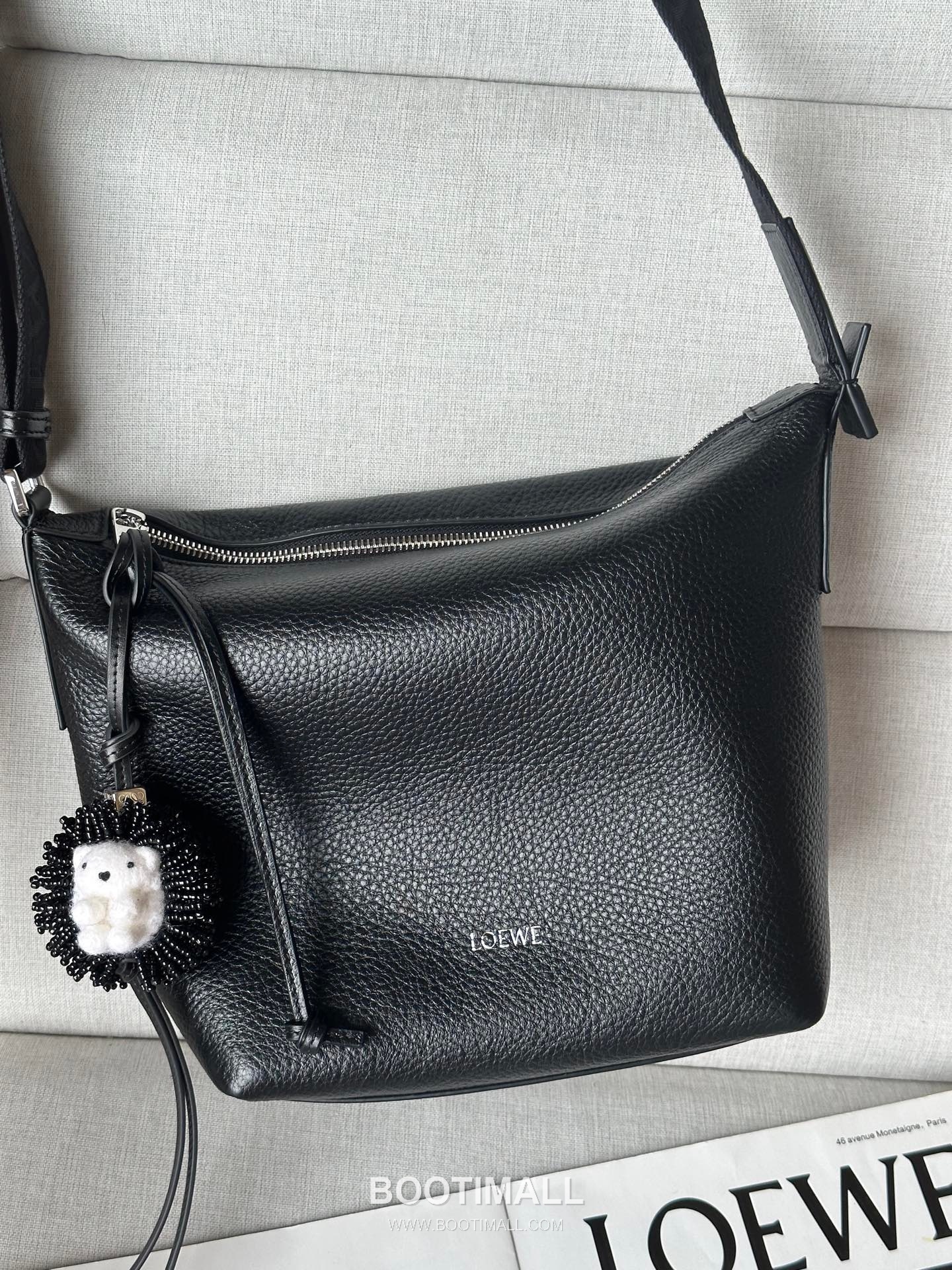Loewe Cubi Grained Calfskin Leather Small Crossbody Bag 2201s 로에베 큐비 그레인 카프스킨 스몰 크로스 숄더백 29cm 5
