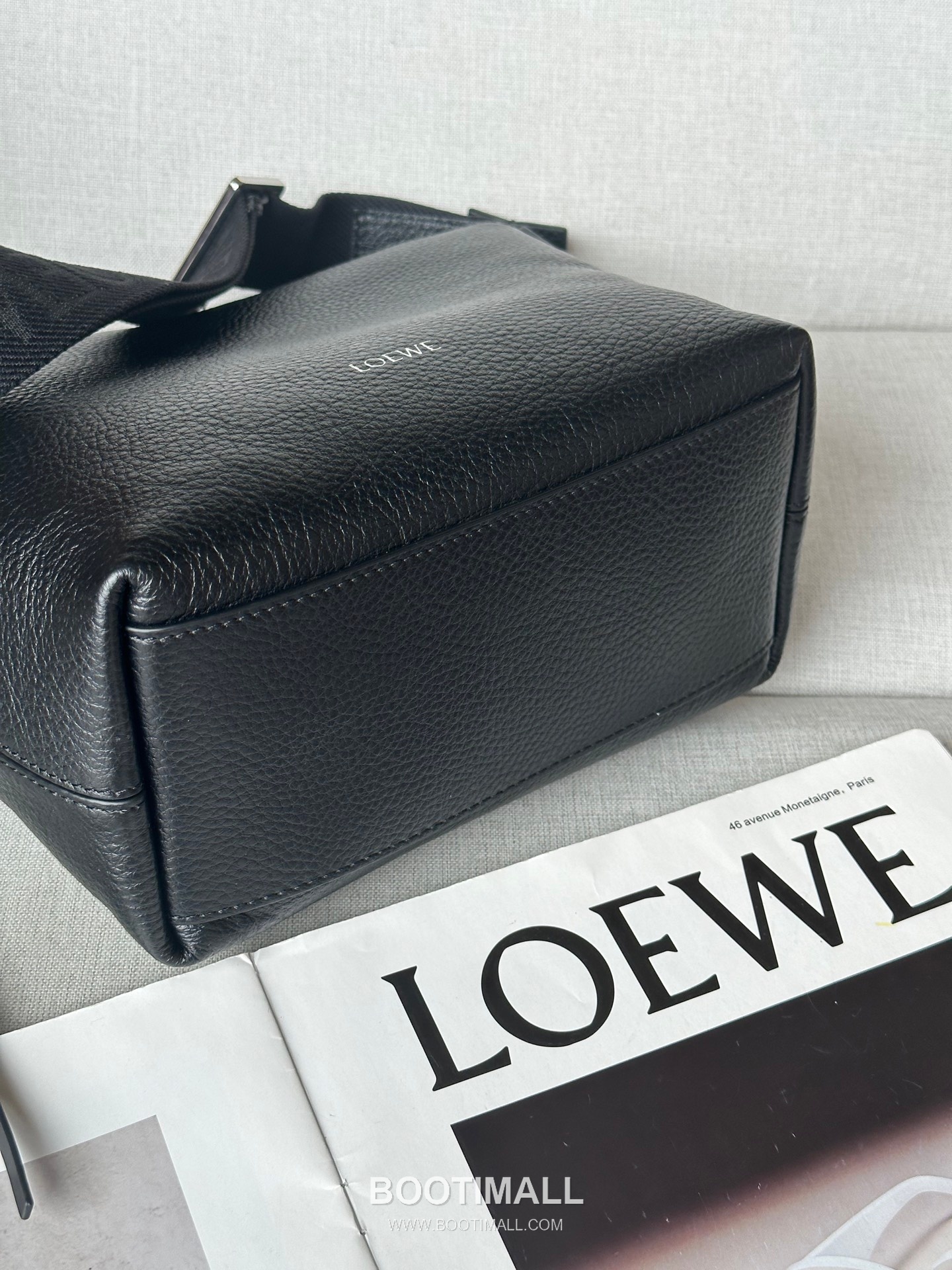 Loewe Cubi Grained Calfskin Leather Small Crossbody Bag 2201s 로에베 큐비 그레인 카프스킨 스몰 크로스 숄더백 29cm 7