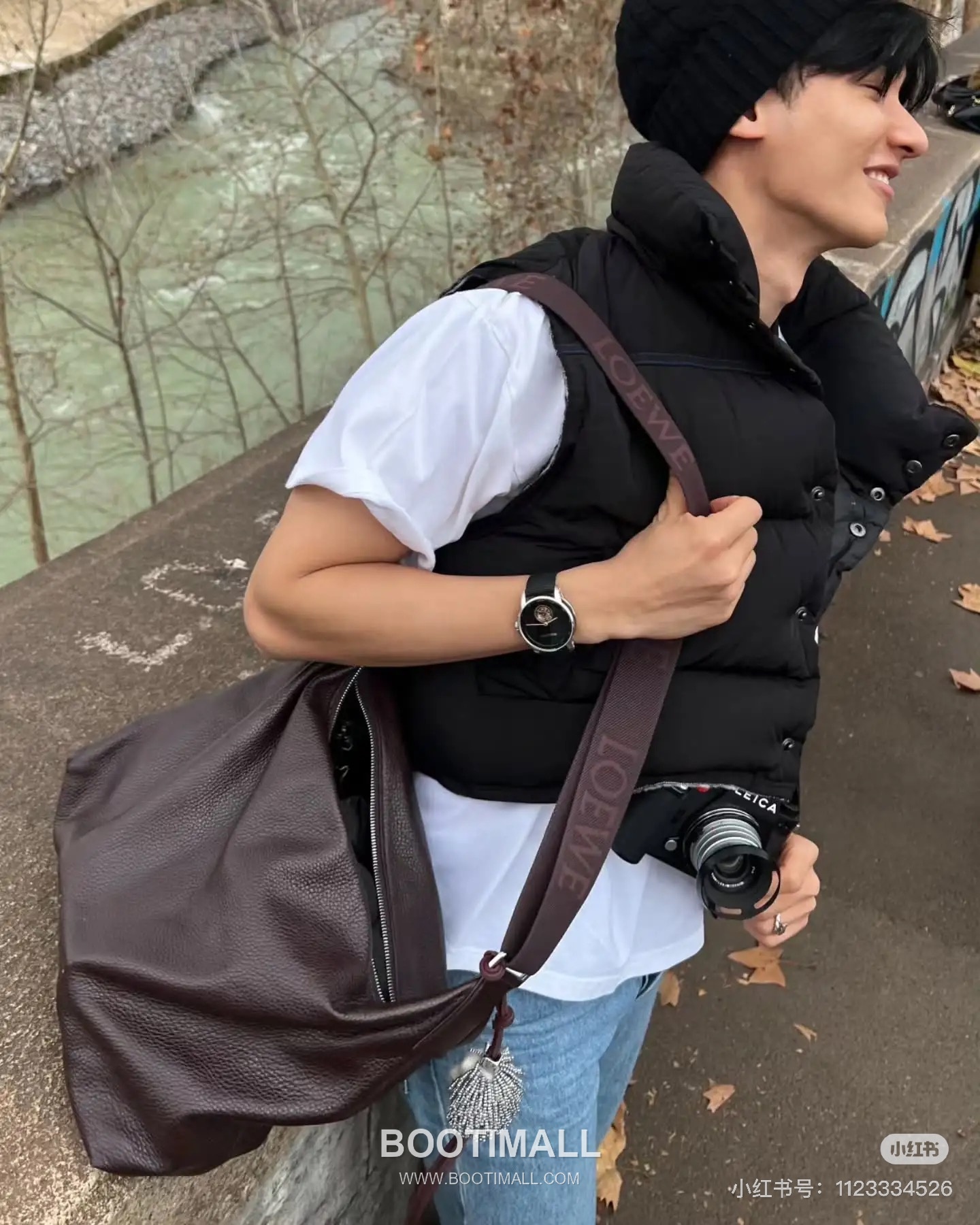 Loewe Cubi Grained Calfskin Leather Small Crossbody Bag 2201s 로에베 큐비 그레인 카프스킨 스몰 크로스 숄더백 29cm 3