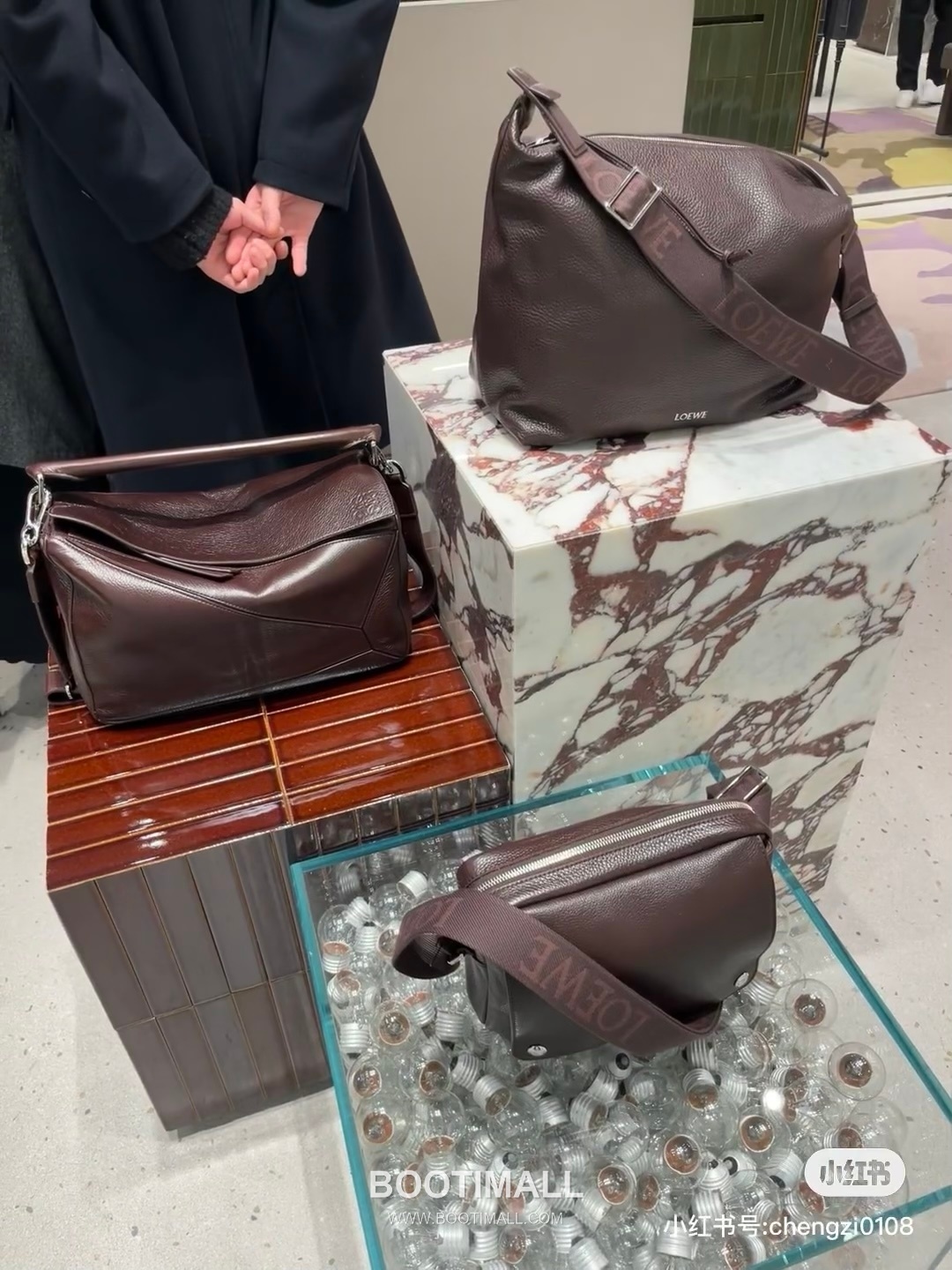 Loewe Cubi Grained Calfskin Leather Small Crossbody Bag 2201s 로에베 큐비 그레인 카프스킨 스몰 크로스 숄더백 29cm 6