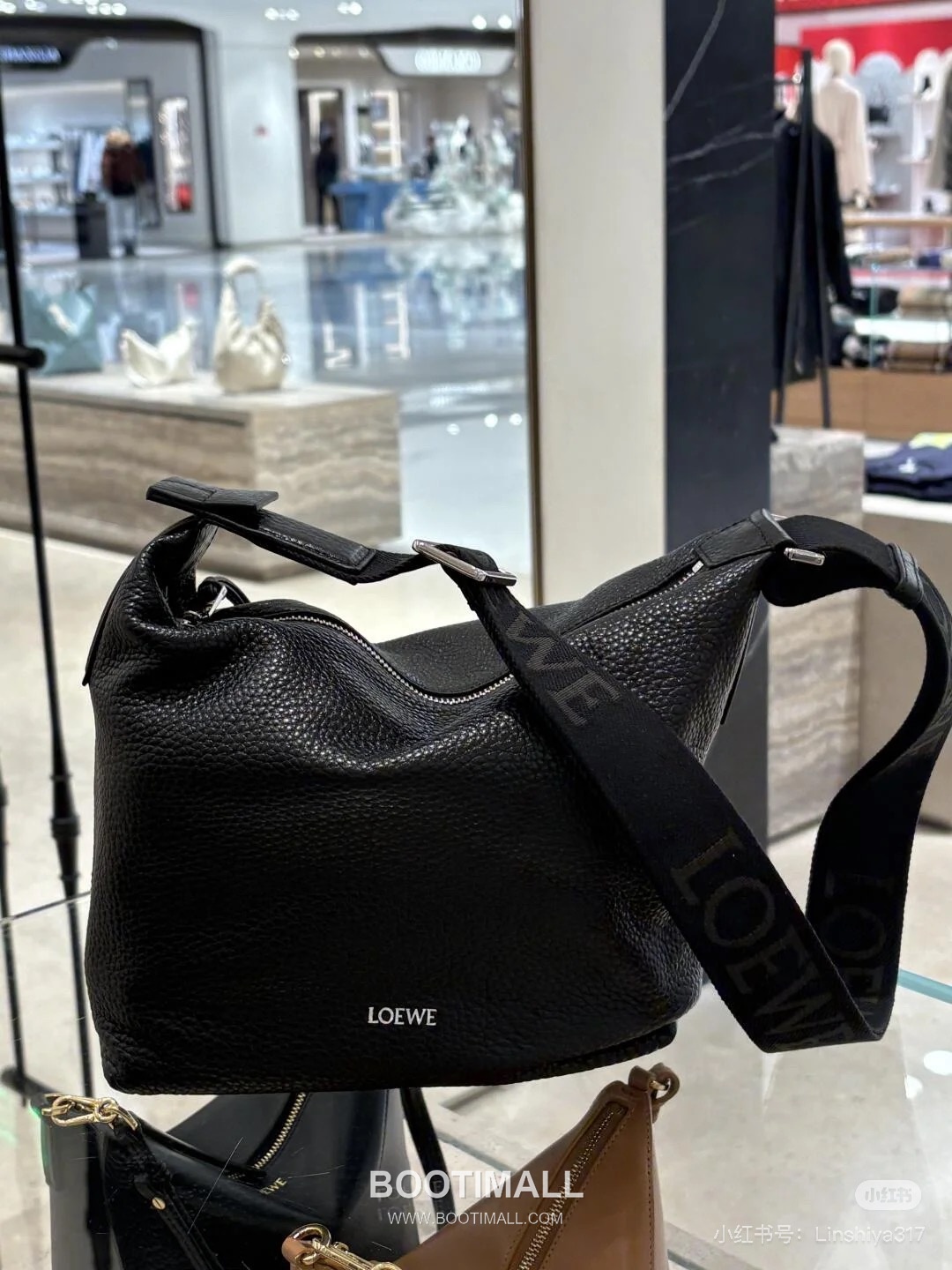 Loewe Cubi Grained Calfskin Leather Small Crossbody Bag 2201s 로에베 큐비 그레인 카프스킨 스몰 크로스 숄더백 29cm 7