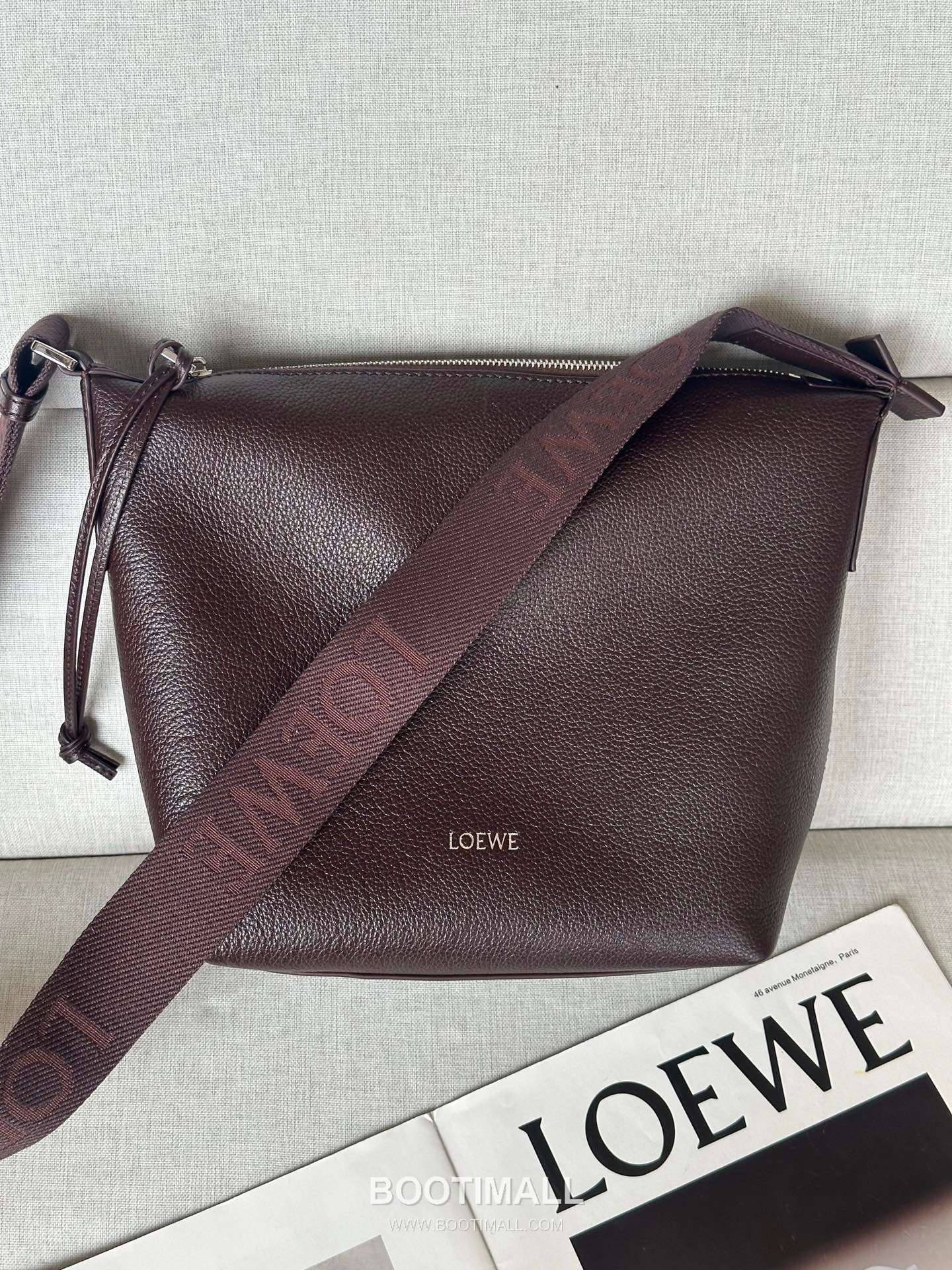Loewe Cubi Grained Calfskin Leather Small Crossbody Bag 2201s 로에베 큐비 그레인 카프스킨 스몰 크로스 숄더백 29cm 9