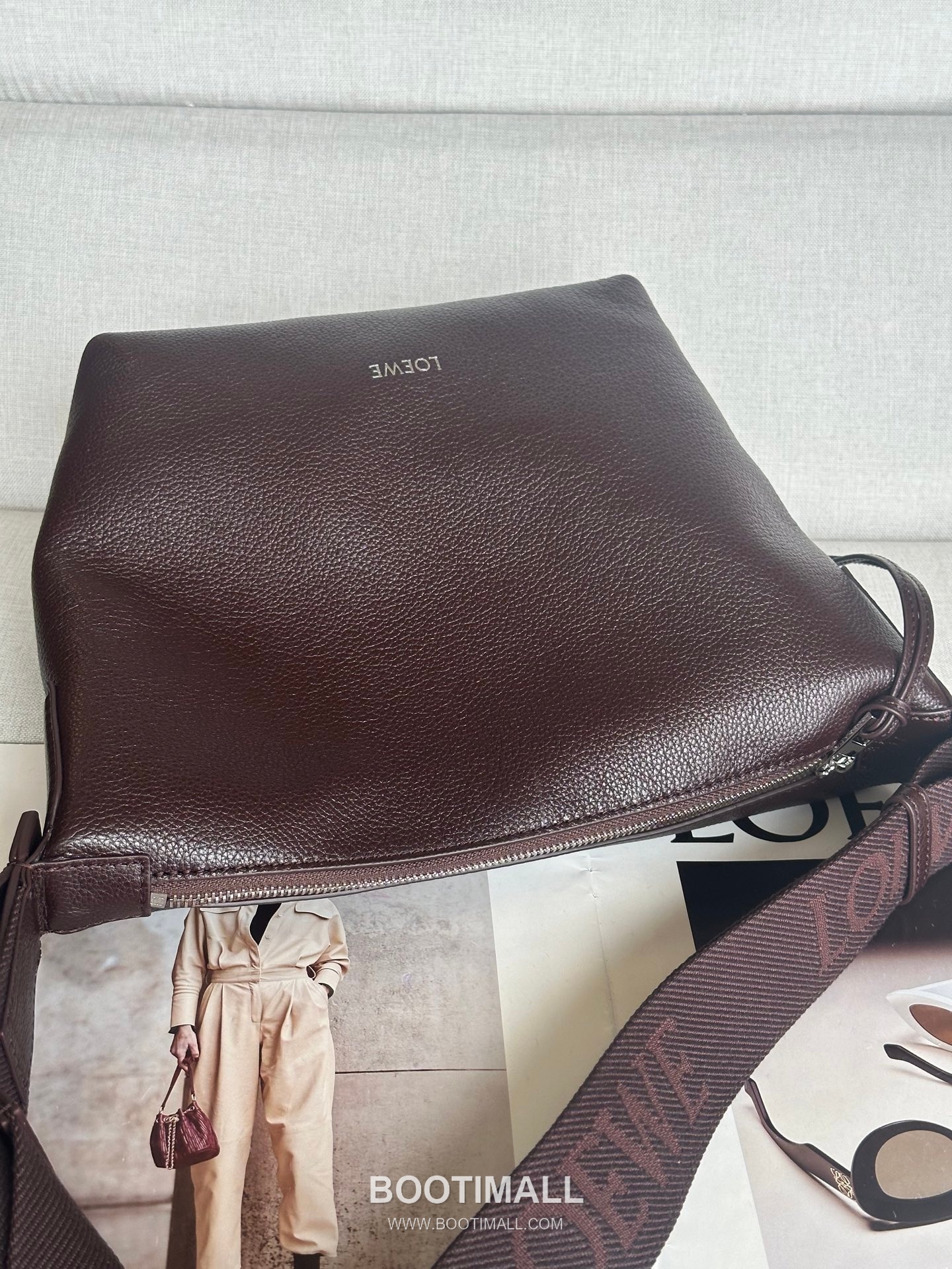 Loewe Cubi Grained Calfskin Leather Small Crossbody Bag 2201s 로에베 큐비 그레인 카프스킨 스몰 크로스 숄더백 29cm 13