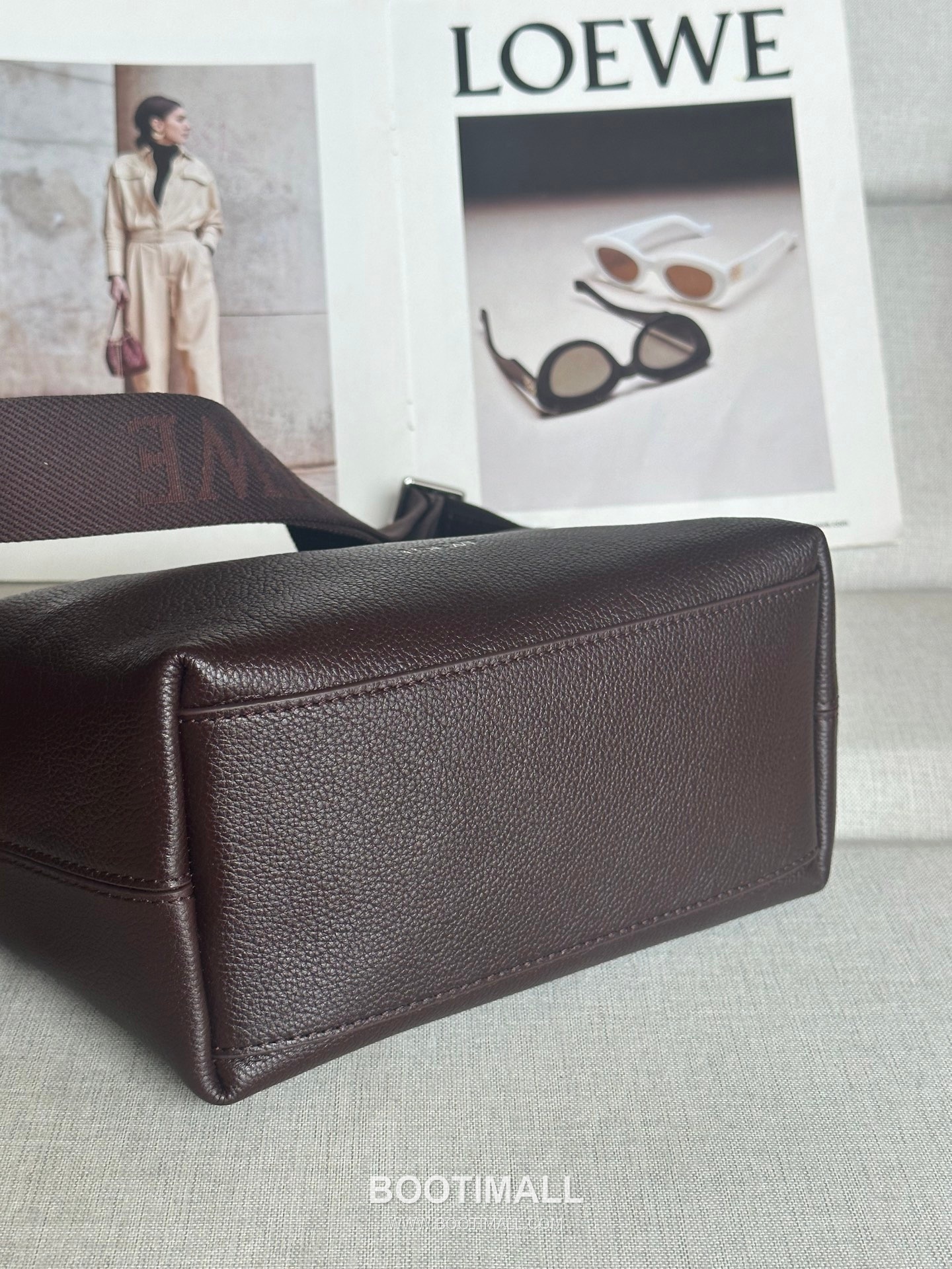 Loewe Cubi Grained Calfskin Leather Small Crossbody Bag 2201s 로에베 큐비 그레인 카프스킨 스몰 크로스 숄더백 29cm 14