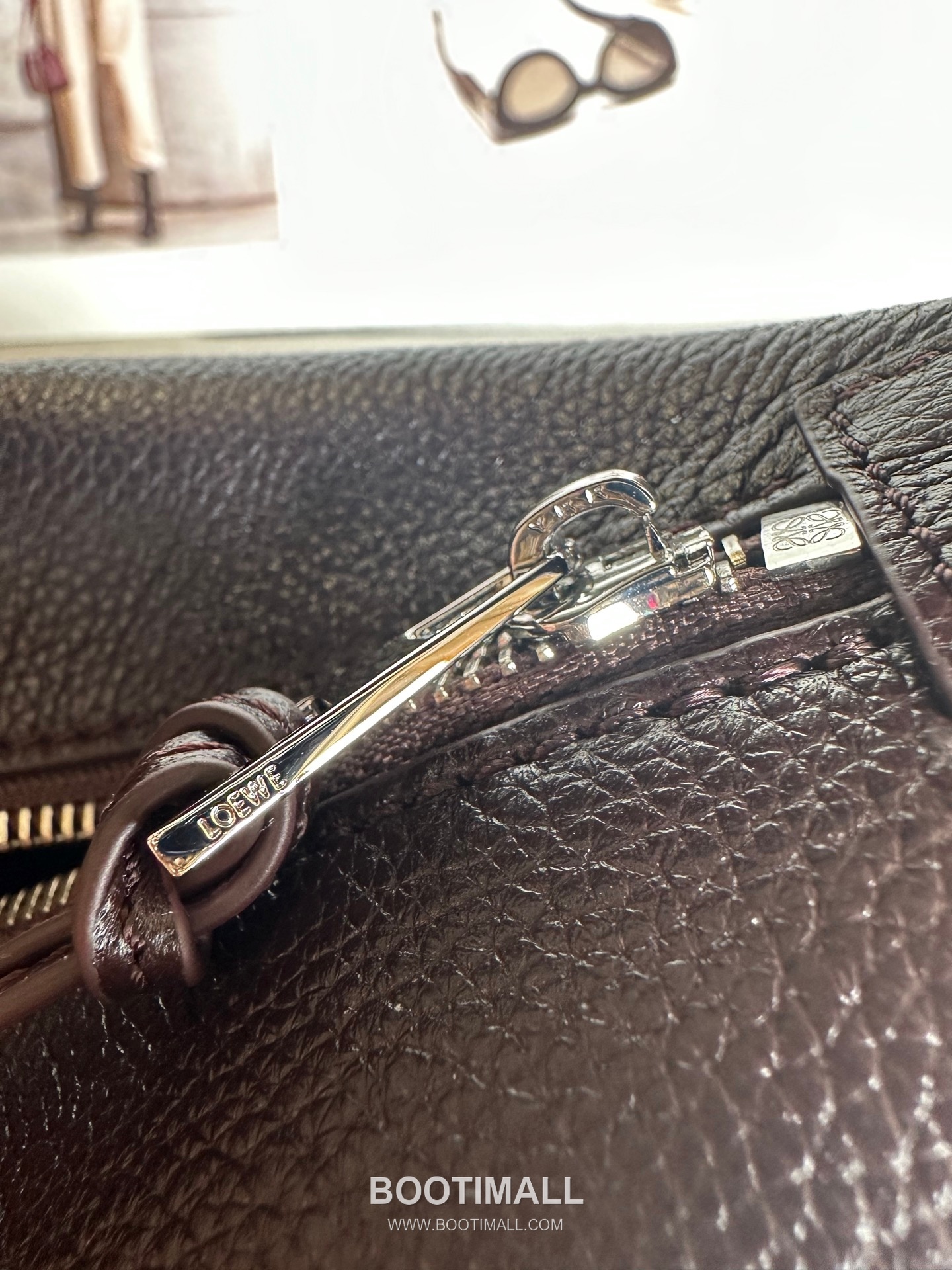 Loewe Cubi Grained Calfskin Leather Small Crossbody Bag 2201s 로에베 큐비 그레인 카프스킨 스몰 크로스 숄더백 29cm 15