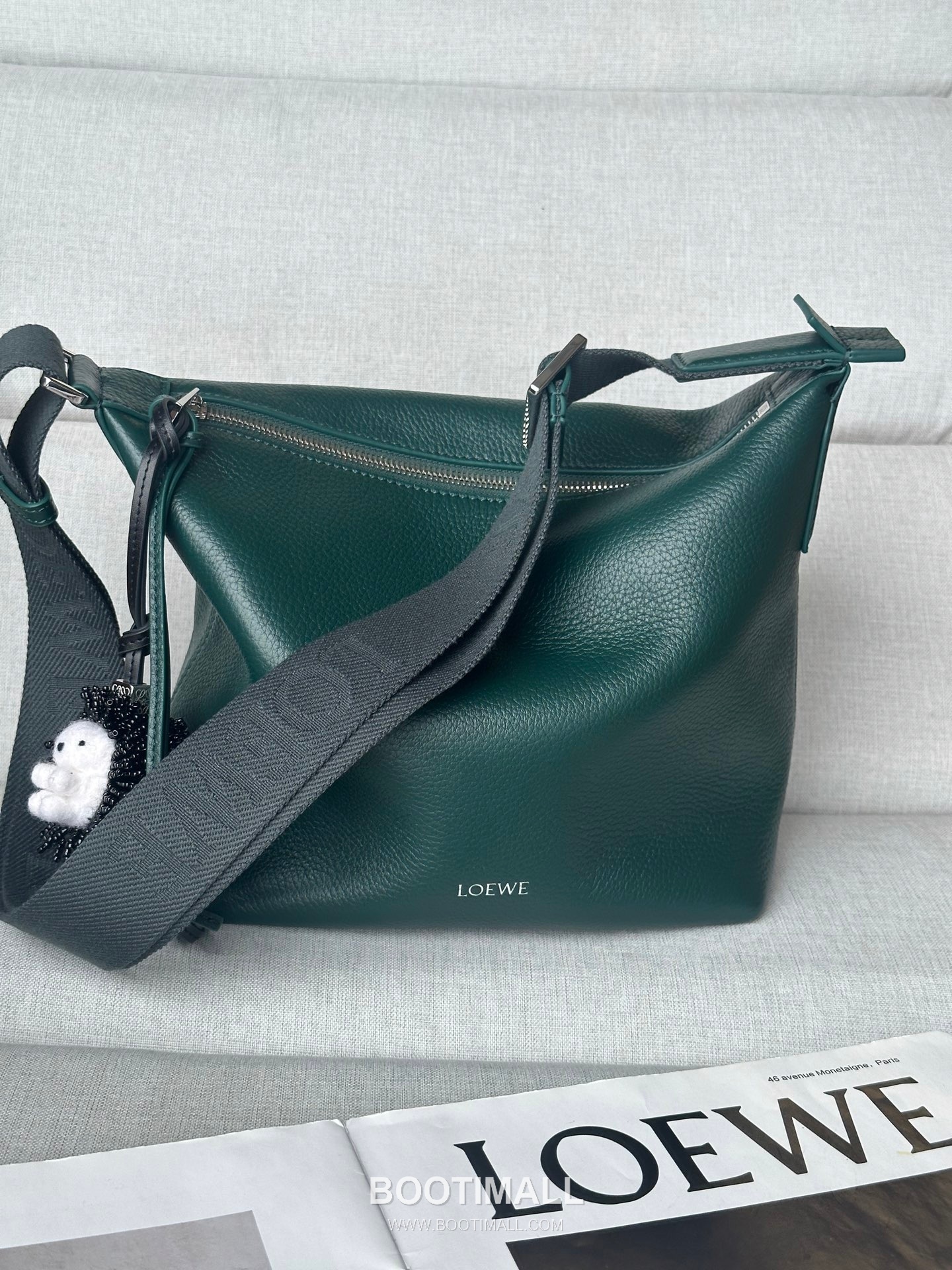 Loewe Cubi Grained Calfskin Leather Small Crossbody Bag 2201s 로에베 큐비 그레인 카프스킨 스몰 크로스 숄더백 29cm 1