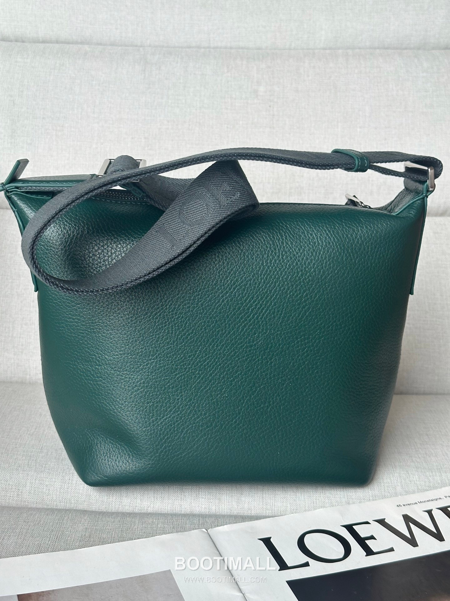 Loewe Cubi Grained Calfskin Leather Small Crossbody Bag 2201s 로에베 큐비 그레인 카프스킨 스몰 크로스 숄더백 29cm 3