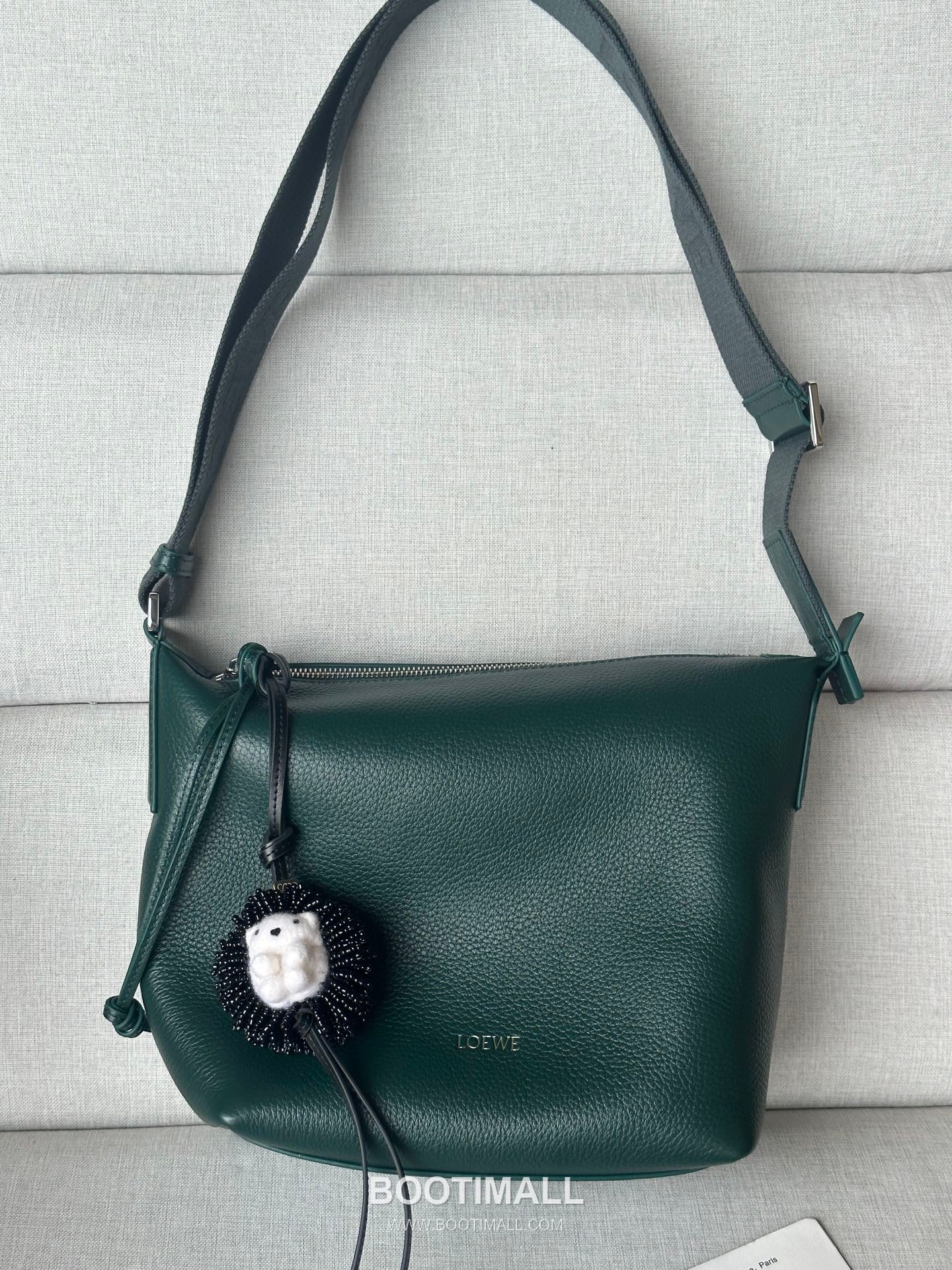 Loewe Cubi Grained Calfskin Leather Small Crossbody Bag 2201s 로에베 큐비 그레인 카프스킨 스몰 크로스 숄더백 29cm 4