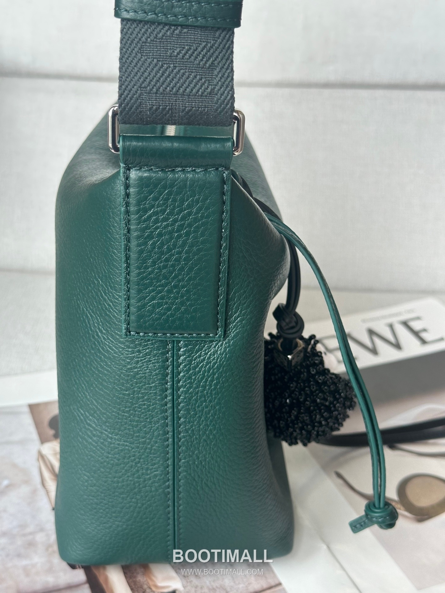 Loewe Cubi Grained Calfskin Leather Small Crossbody Bag 2201s 로에베 큐비 그레인 카프스킨 스몰 크로스 숄더백 29cm 5