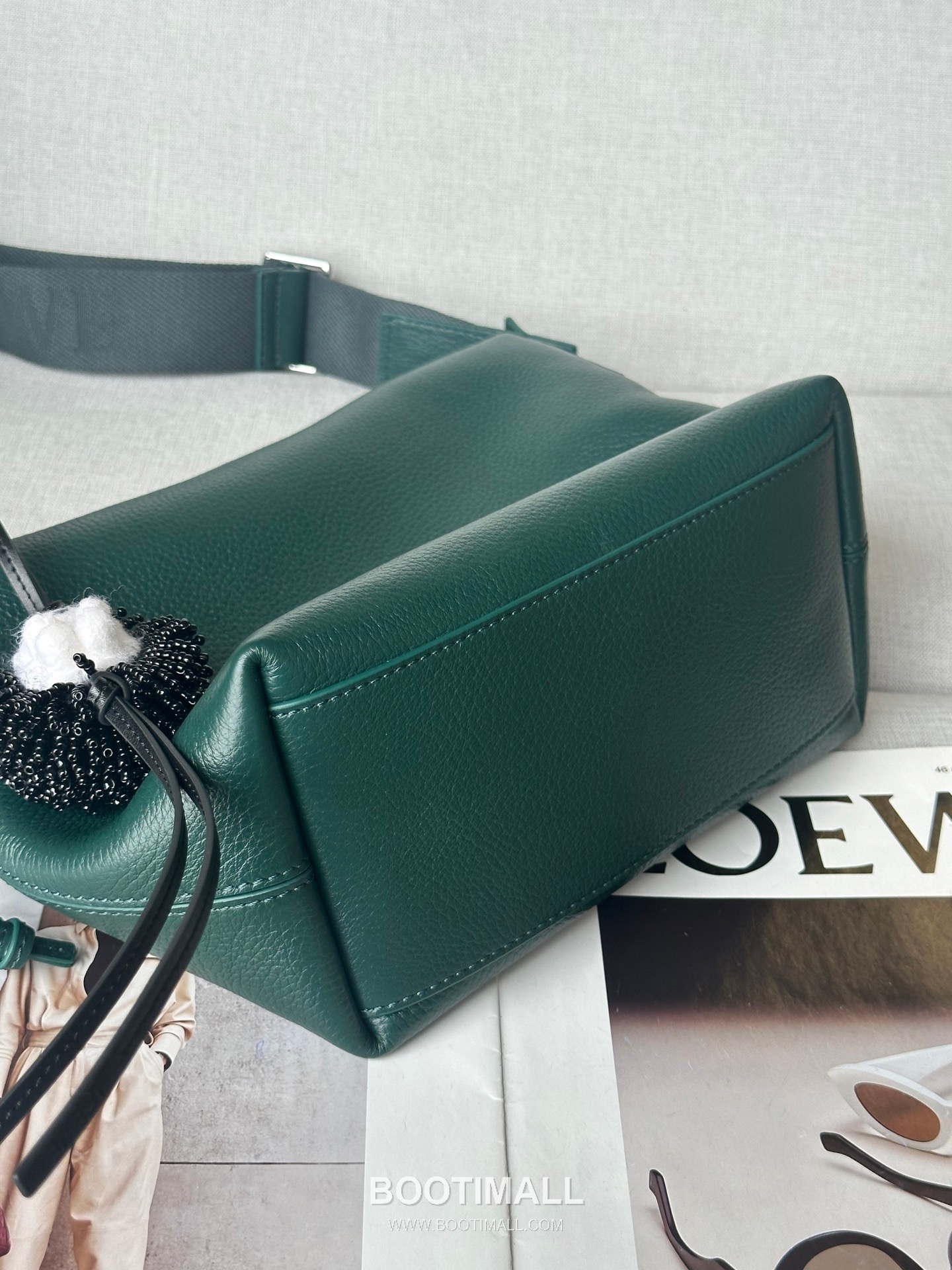 Loewe Cubi Grained Calfskin Leather Small Crossbody Bag 2201s 로에베 큐비 그레인 카프스킨 스몰 크로스 숄더백 29cm 6