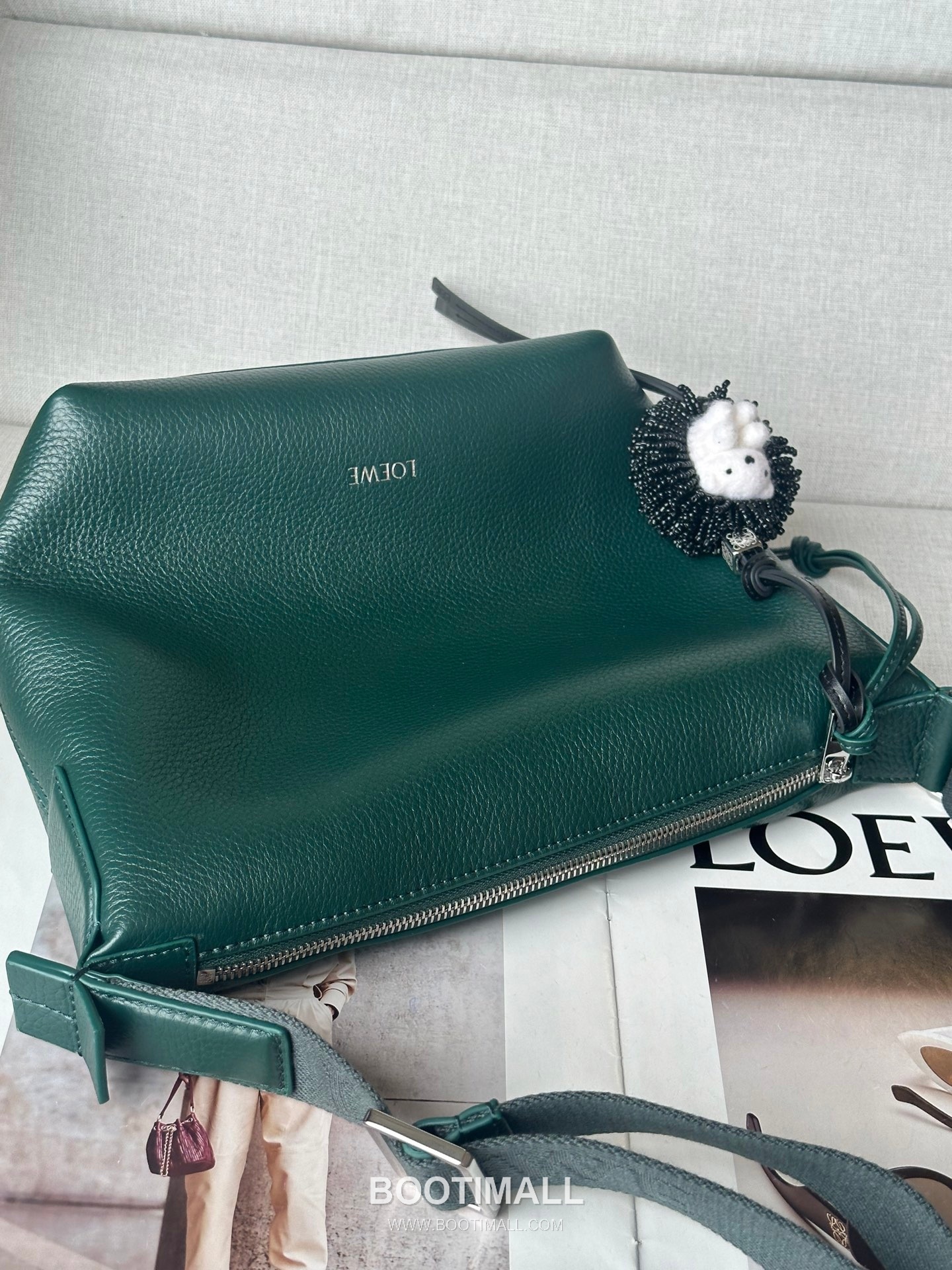 Loewe Cubi Grained Calfskin Leather Small Crossbody Bag 2201s 로에베 큐비 그레인 카프스킨 스몰 크로스 숄더백 29cm 7