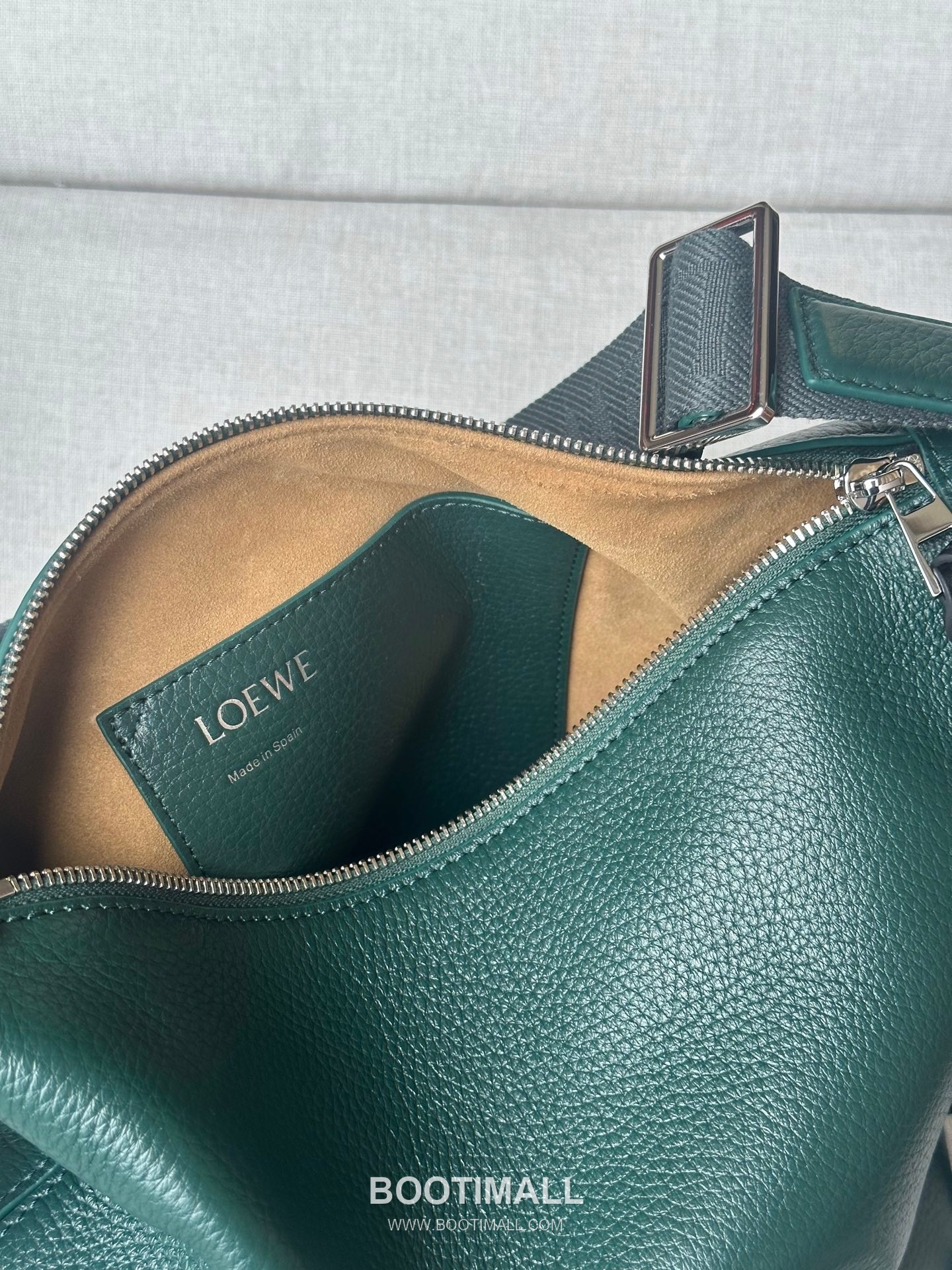 Loewe Cubi Grained Calfskin Leather Small Crossbody Bag 2201s 로에베 큐비 그레인 카프스킨 스몰 크로스 숄더백 29cm 8