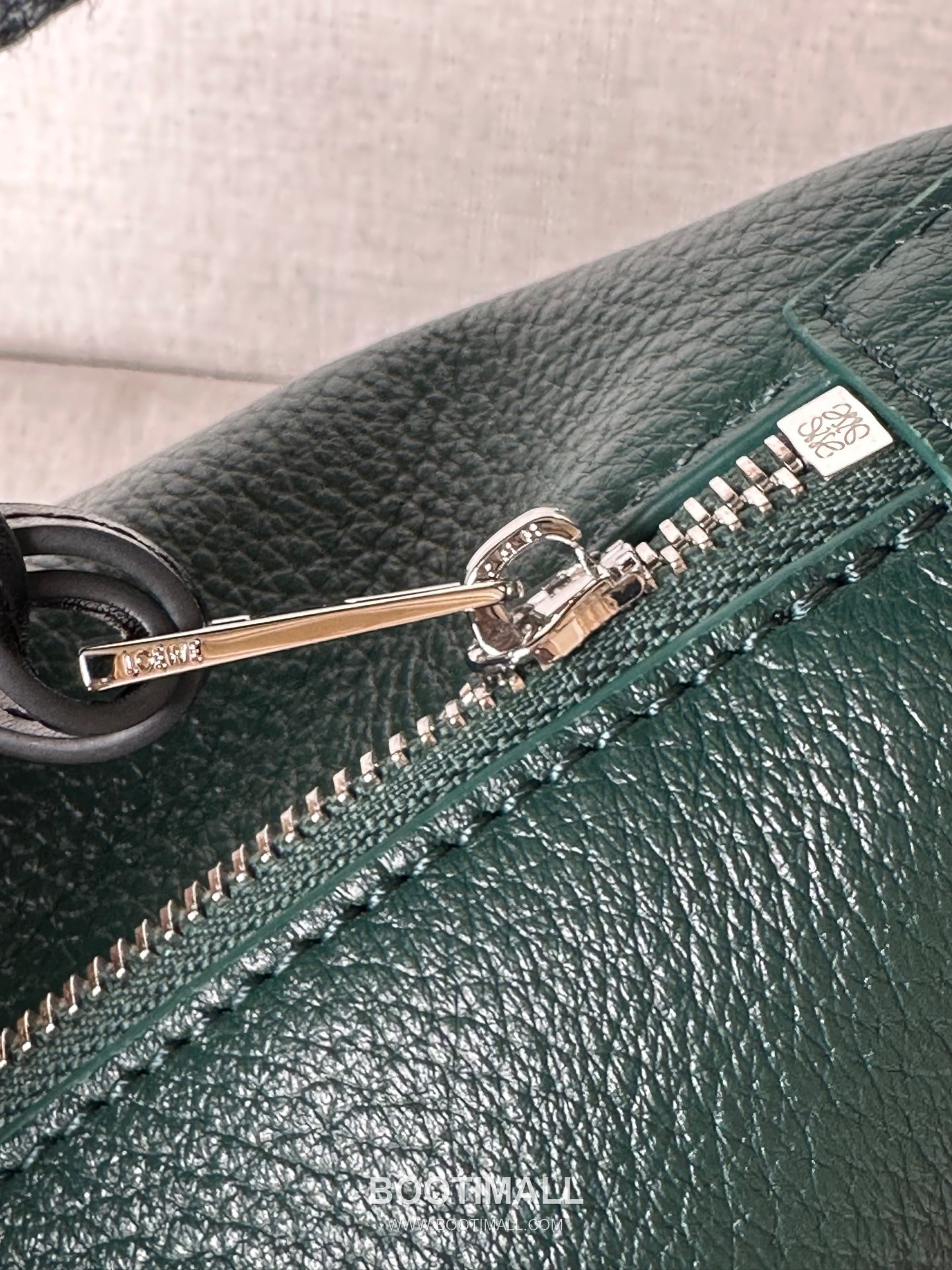 Loewe Cubi Grained Calfskin Leather Small Crossbody Bag 2201s 로에베 큐비 그레인 카프스킨 스몰 크로스 숄더백 29cm 9