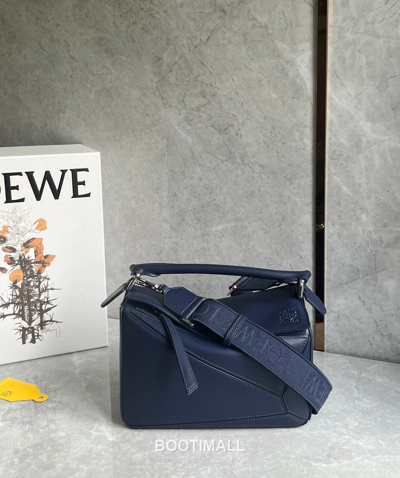 Loewe Puzzle Satin Calfskin Leather Shoulder Bag ID061609 로에베 퍼즐 새틴 카프스킨 레더 숄더 크로스백 24cm 2