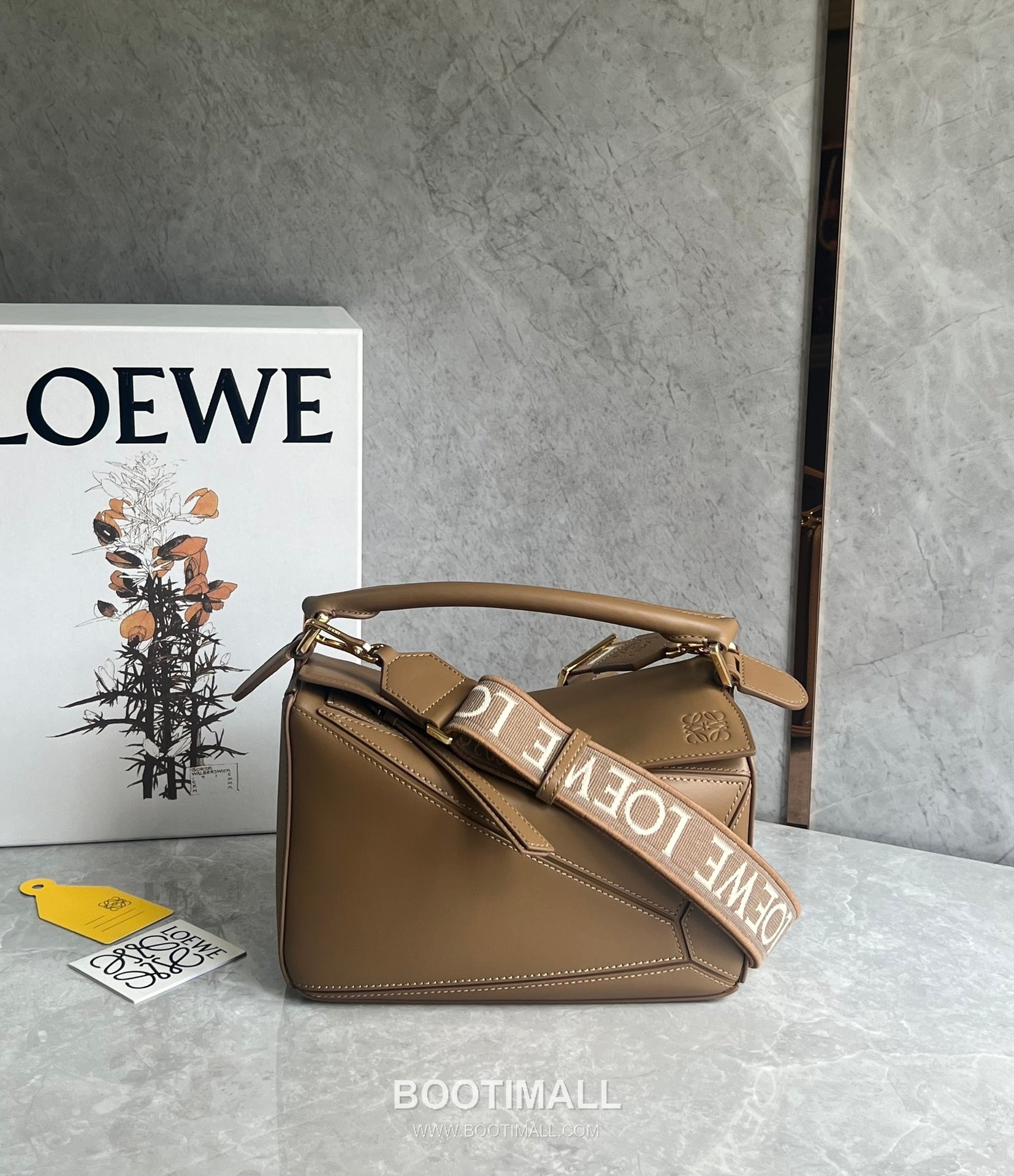 Loewe Puzzle Satin Calfskin Leather Shoulder Bag ID061609 로에베 퍼즐 새틴 카프스킨 레더 숄더 크로스백 24cm 1