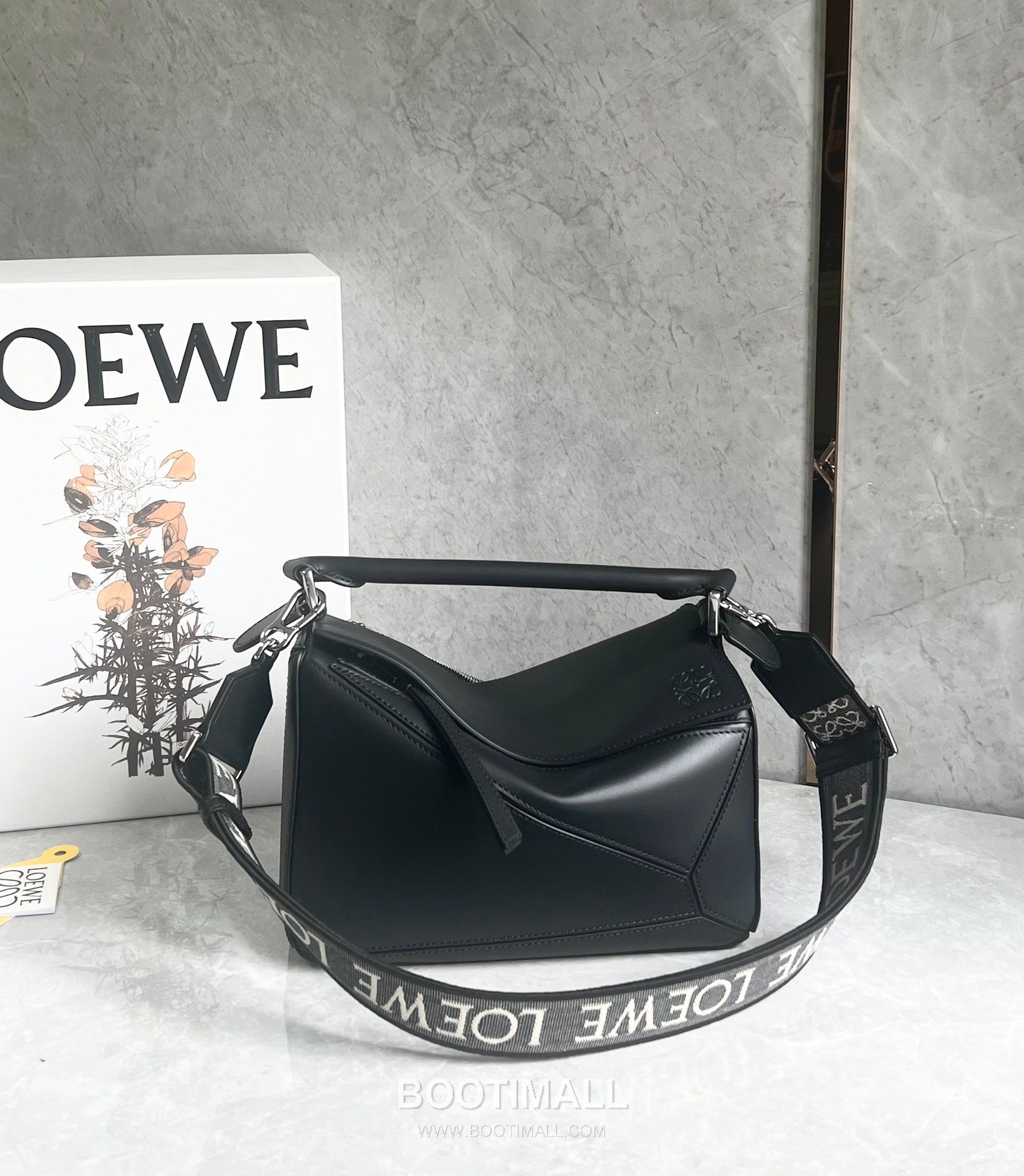 Loewe Puzzle Satin Calfskin Leather Shoulder Bag ID061609 로에베 퍼즐 새틴 카프스킨 레더 숄더 크로스백 24cm 1