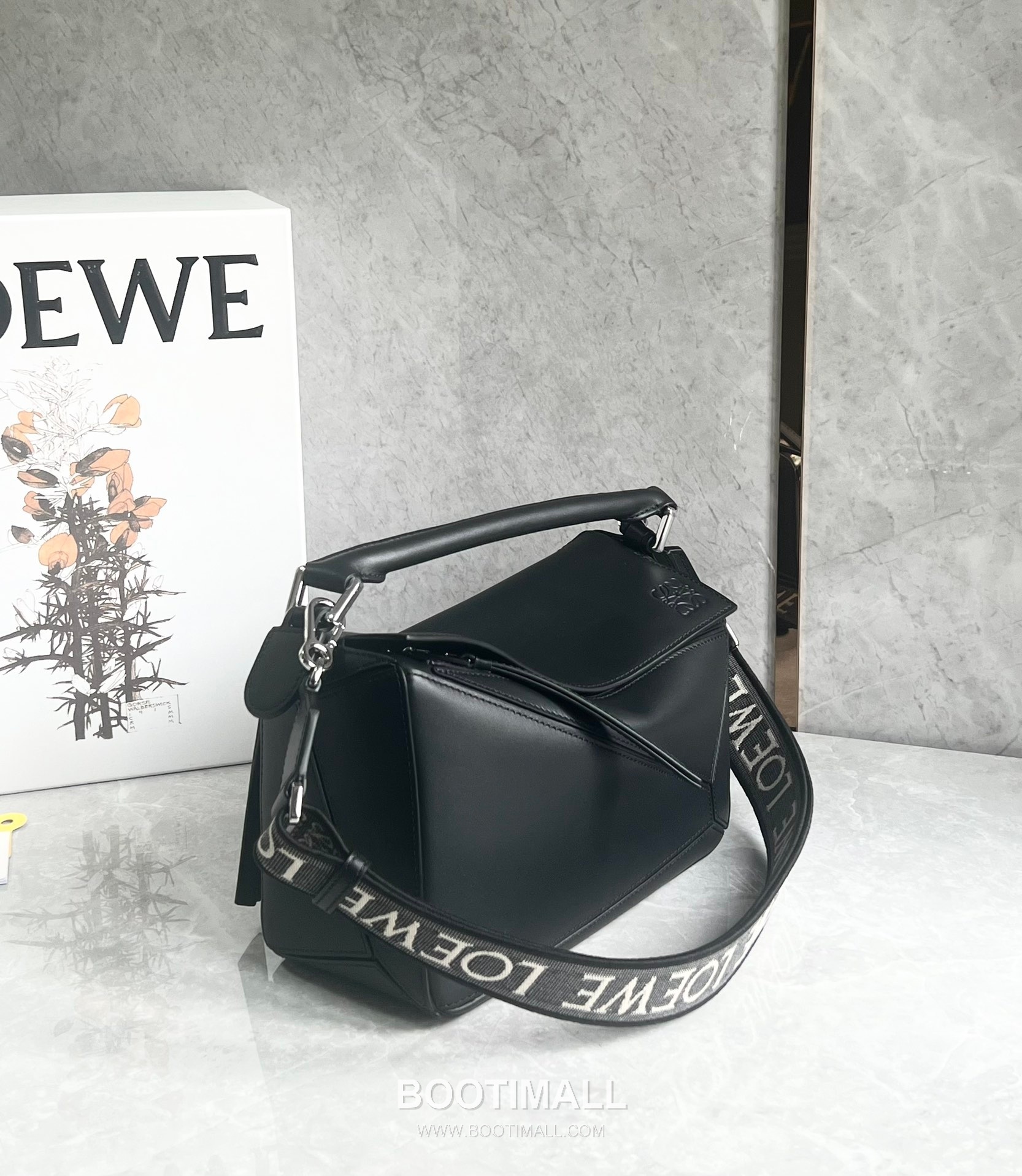 Loewe Puzzle Satin Calfskin Leather Shoulder Bag ID061609 로에베 퍼즐 새틴 카프스킨 레더 숄더 크로스백 24cm 2