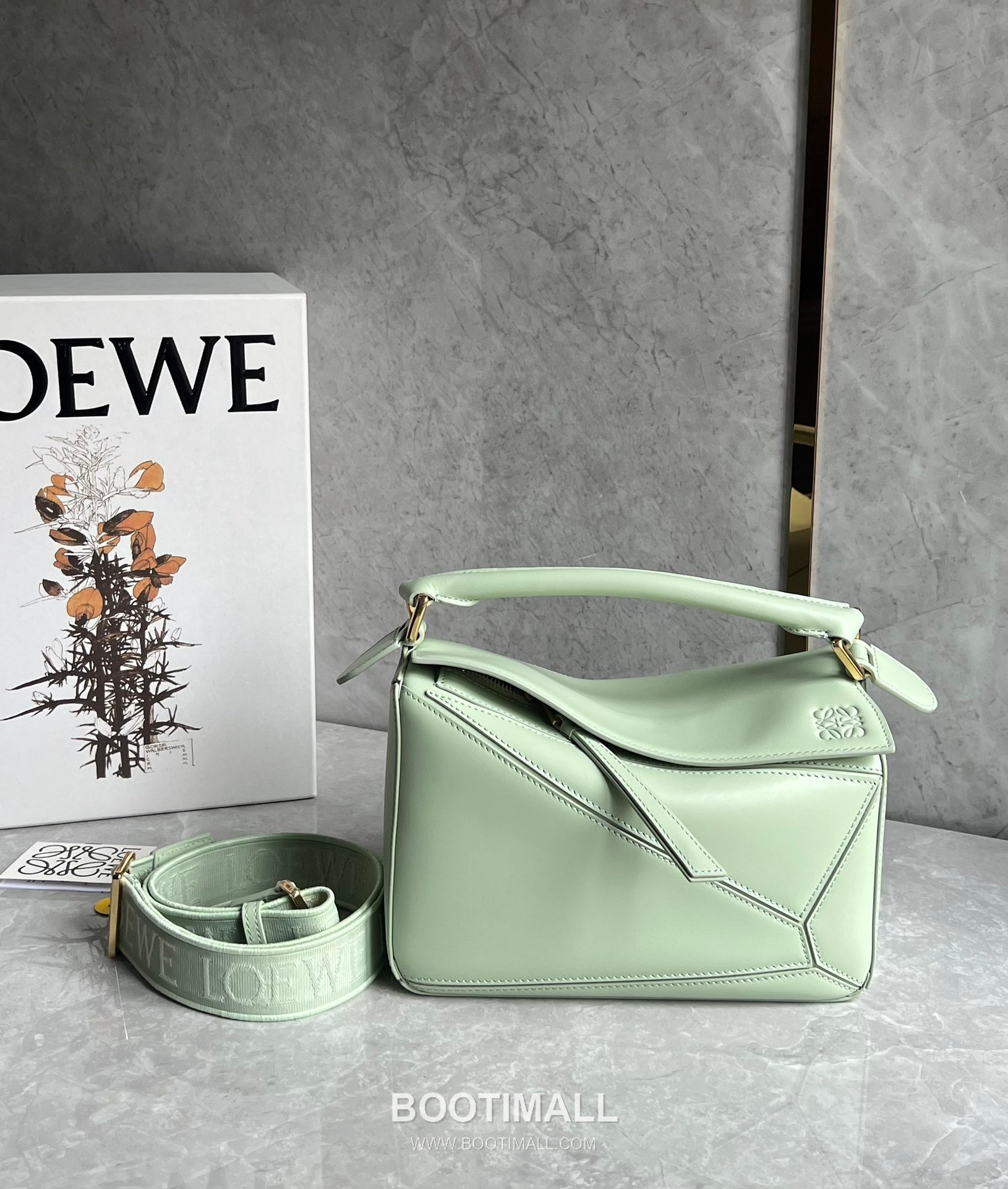 Loewe Puzzle Satin Calfskin Leather Shoulder Bag ID061609 로에베 퍼즐 새틴 카프스킨 레더 숄더 크로스백 24cm 1