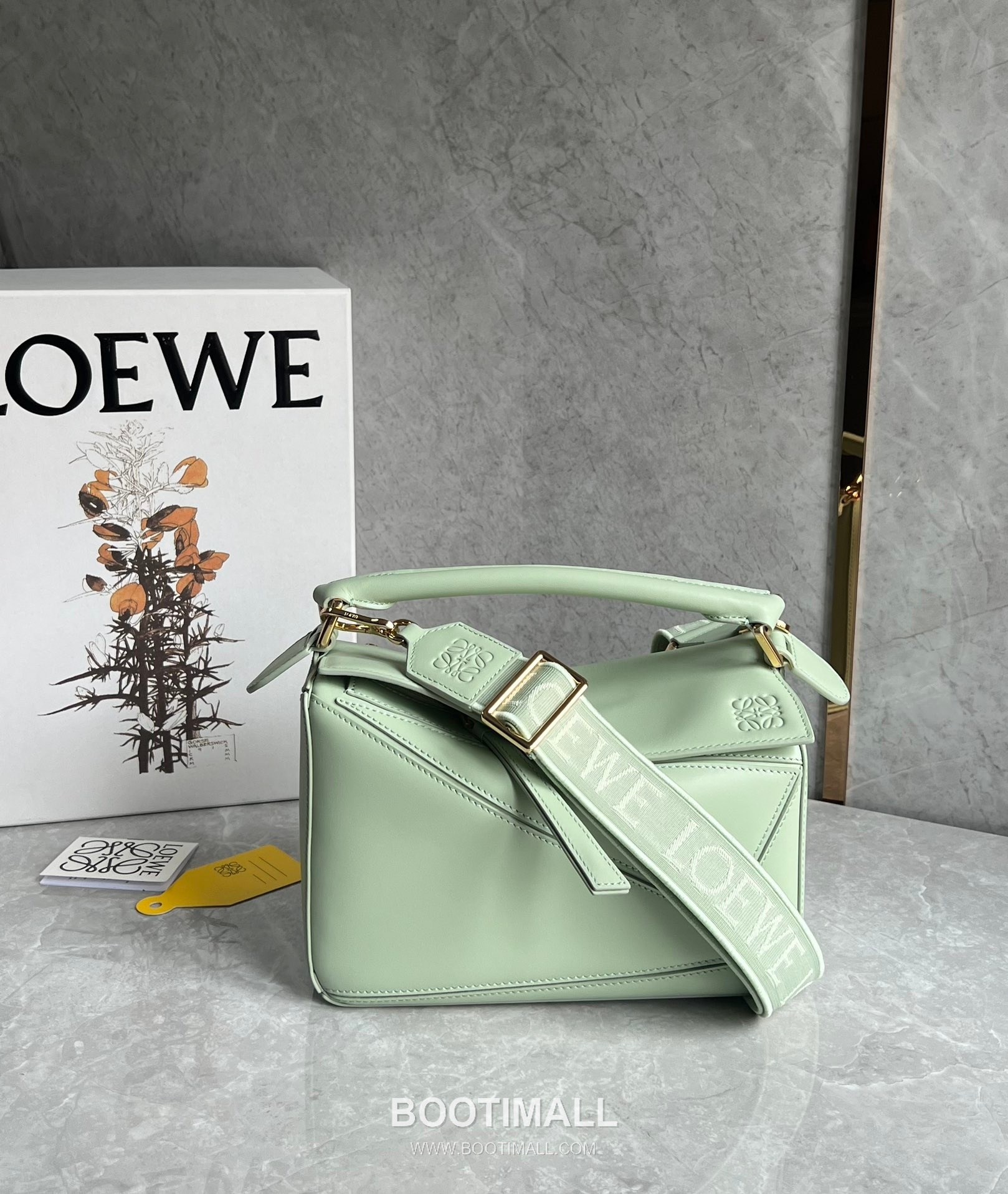Loewe Puzzle Satin Calfskin Leather Shoulder Bag ID061609 로에베 퍼즐 새틴 카프스킨 레더 숄더 크로스백 24cm 2