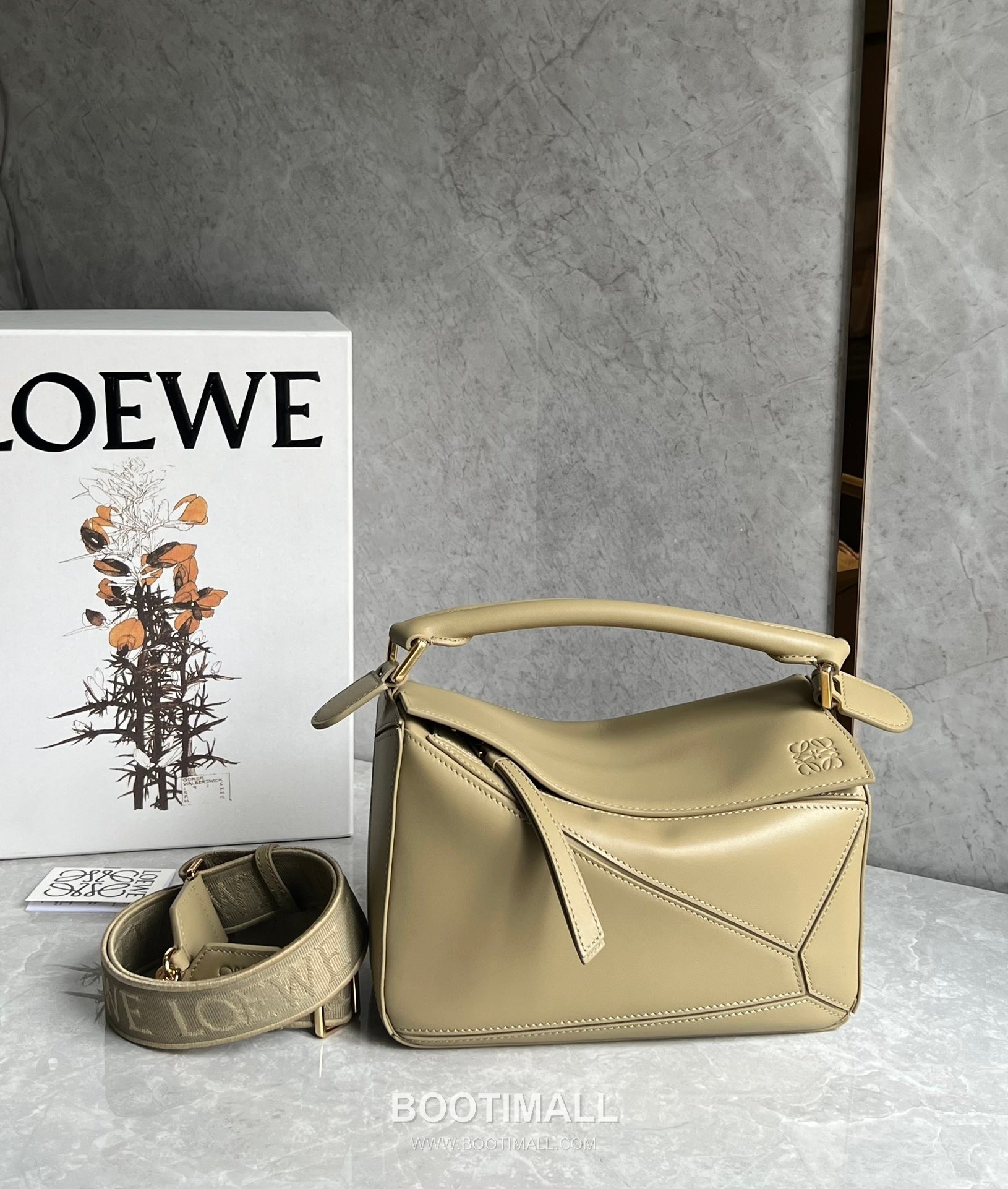 Loewe Puzzle Satin Calfskin Leather Shoulder Bag ID061609 로에베 퍼즐 새틴 카프스킨 레더 숄더 크로스백 24cm 1