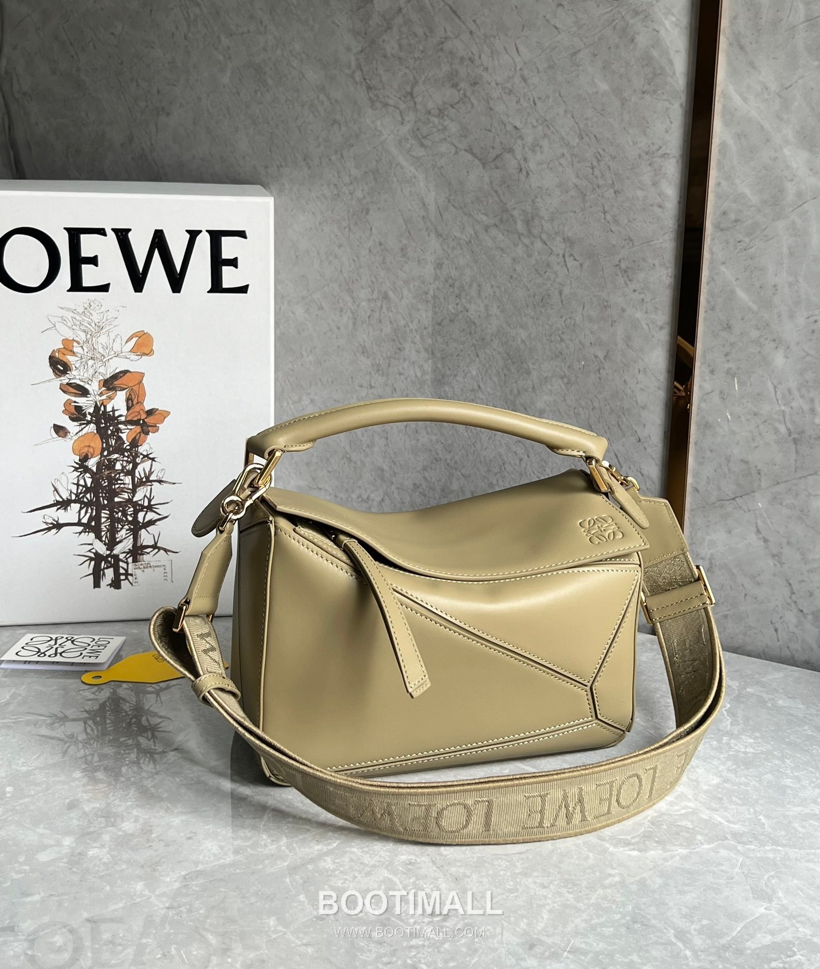 Loewe Puzzle Satin Calfskin Leather Shoulder Bag ID061609 로에베 퍼즐 새틴 카프스킨 레더 숄더 크로스백 24cm 3