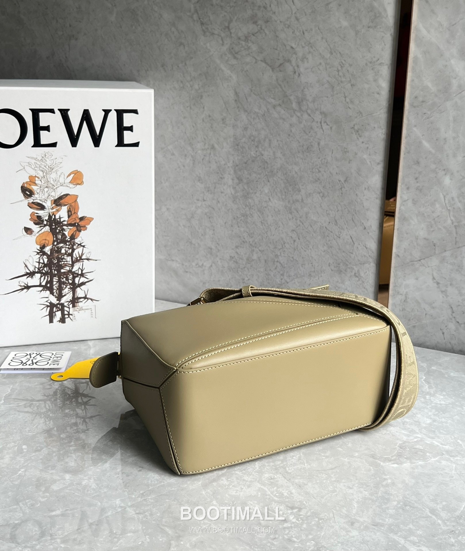Loewe Puzzle Satin Calfskin Leather Shoulder Bag ID061609 로에베 퍼즐 새틴 카프스킨 레더 숄더 크로스백 24cm 5