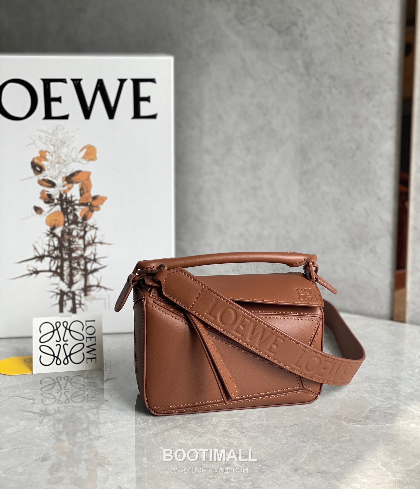 Loewe Puzzle Satin Calfskin Leather Mini Shoulder Bag ID10173 B 로에베 퍼즐 새틴 카프스킨 레더 미니 숄더 크로스백 18cm 1