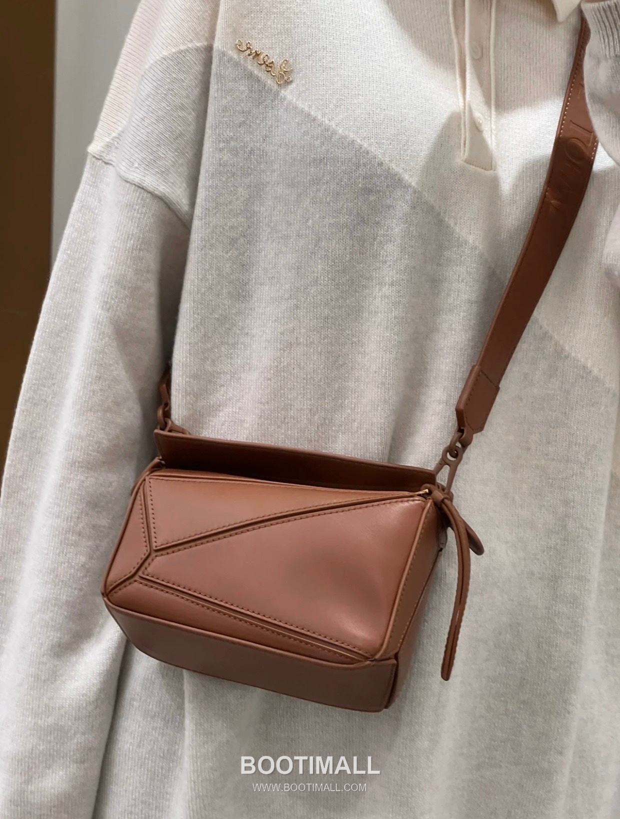 Loewe Puzzle Satin Calfskin Leather Shoulder Bag ID10172 B 로에베 퍼즐 새틴 카프스킨 레더 숄더 크로스백 24cm 3