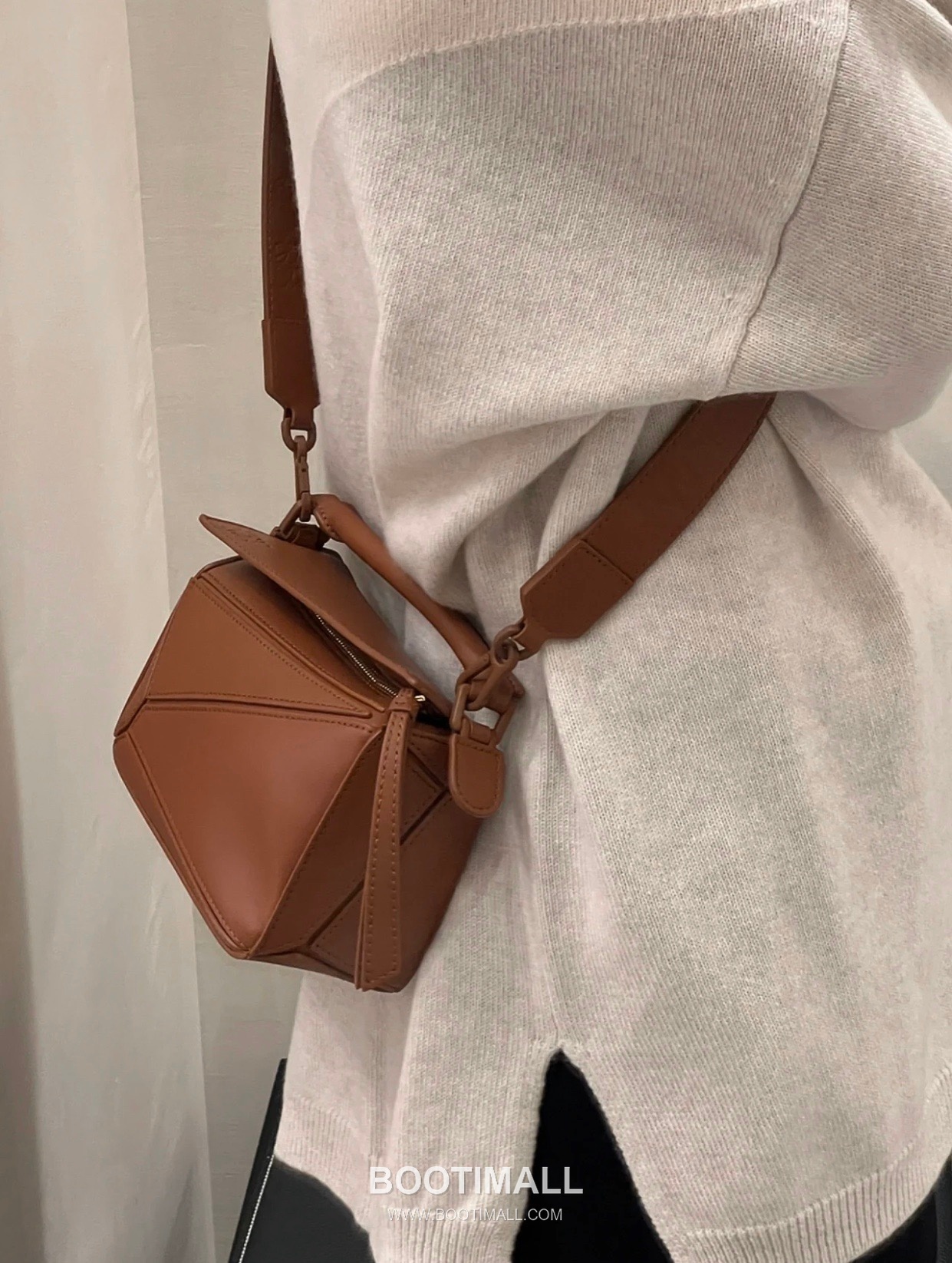 Loewe Puzzle Satin Calfskin Leather Shoulder Bag ID10172 B 로에베 퍼즐 새틴 카프스킨 레더 숄더 크로스백 24cm 4