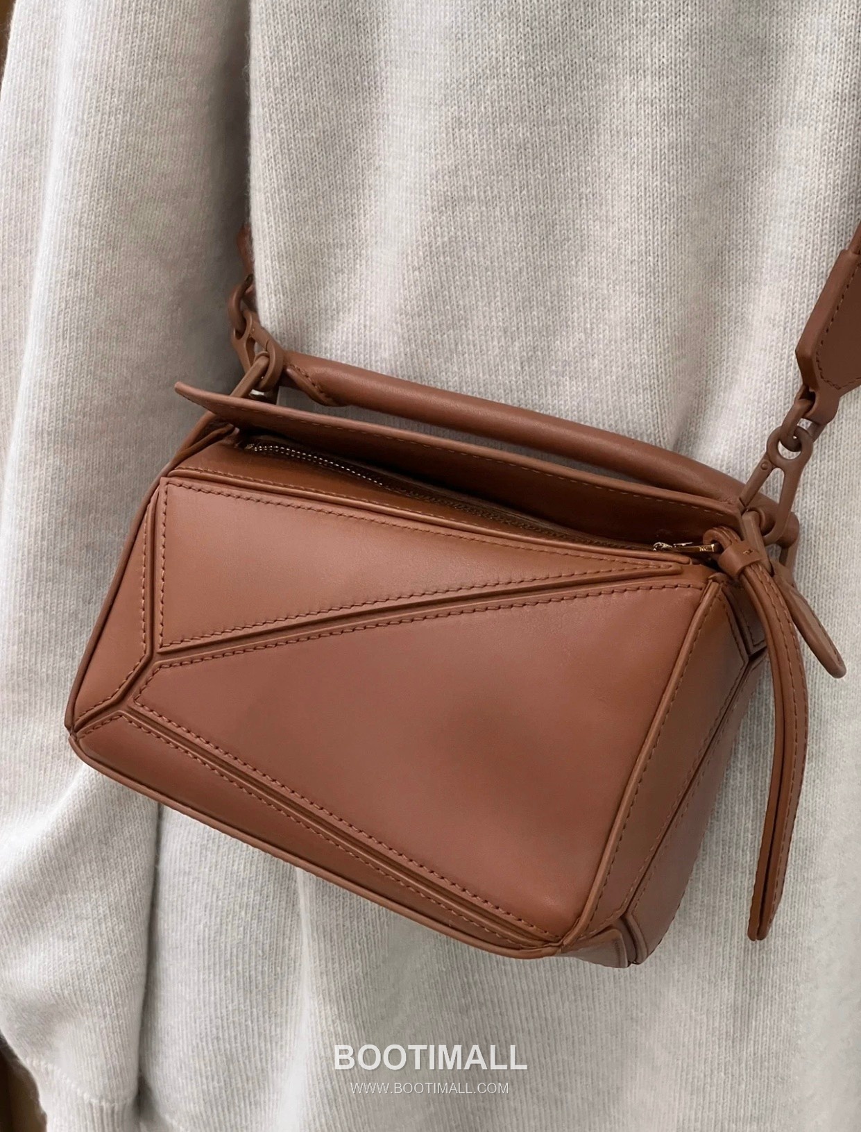 Loewe Puzzle Satin Calfskin Leather Shoulder Bag ID10172 B 로에베 퍼즐 새틴 카프스킨 레더 숄더 크로스백 24cm 8