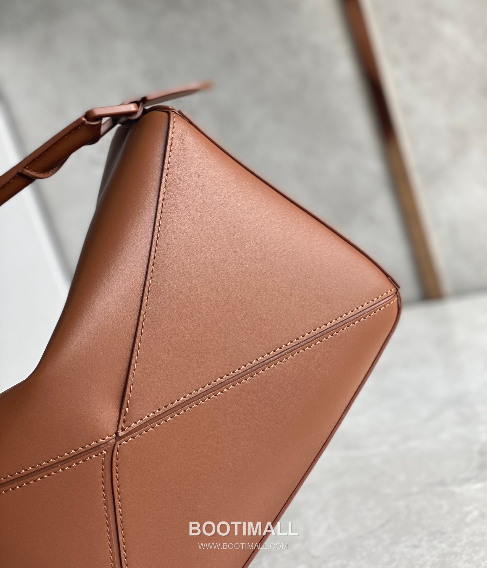 Loewe Puzzle Satin Calfskin Leather Shoulder Bag ID10172 B 로에베 퍼즐 새틴 카프스킨 레더 숄더 크로스백 24cm 15