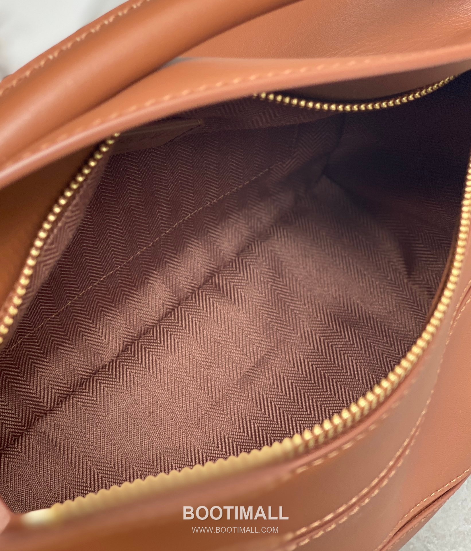 Loewe Puzzle Satin Calfskin Leather Shoulder Bag ID10172 B 로에베 퍼즐 새틴 카프스킨 레더 숄더 크로스백 24cm 16