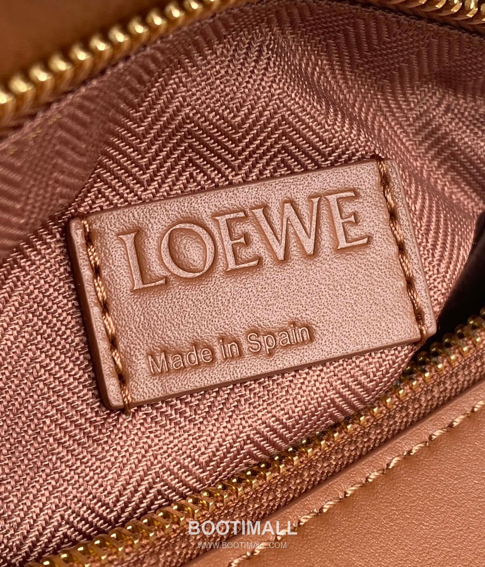 Loewe Puzzle Satin Calfskin Leather Shoulder Bag ID10172 B 로에베 퍼즐 새틴 카프스킨 레더 숄더 크로스백 24cm 18
