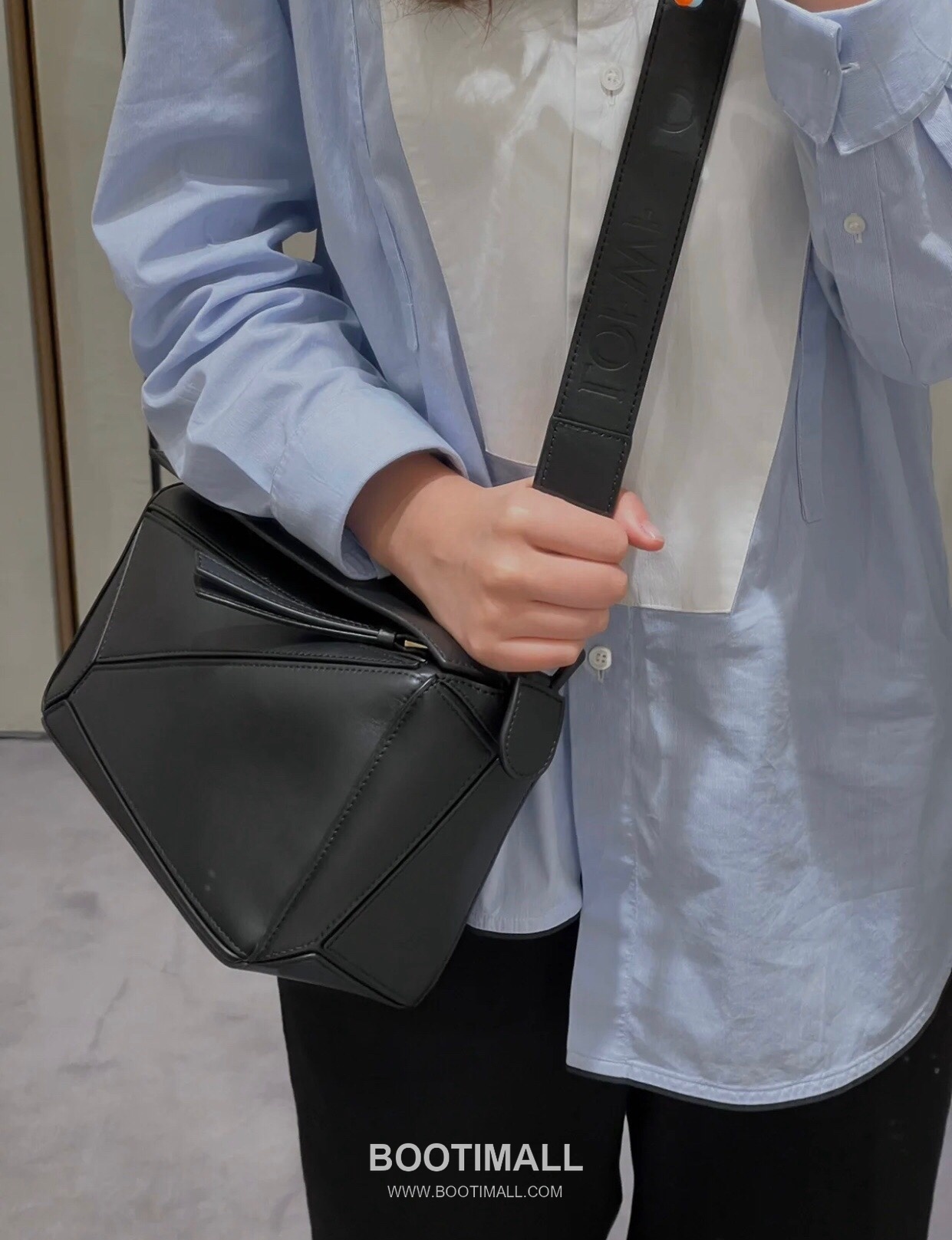 Loewe Puzzle Satin Calfskin Leather Shoulder Bag ID10172 B 로에베 퍼즐 새틴 카프스킨 레더 숄더 크로스백 24cm 1