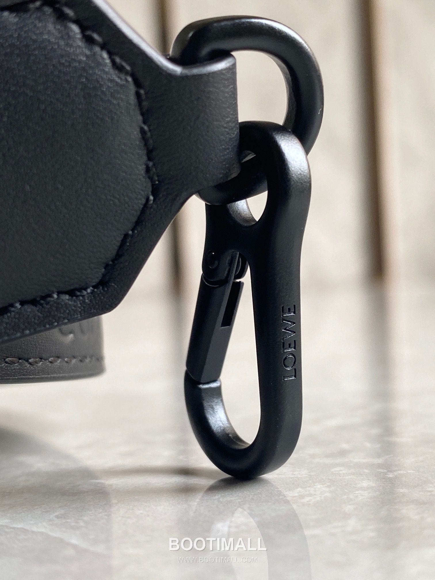 Loewe Puzzle Satin Calfskin Leather Shoulder Bag ID10172 B 로에베 퍼즐 새틴 카프스킨 레더 숄더 크로스백 24cm 16