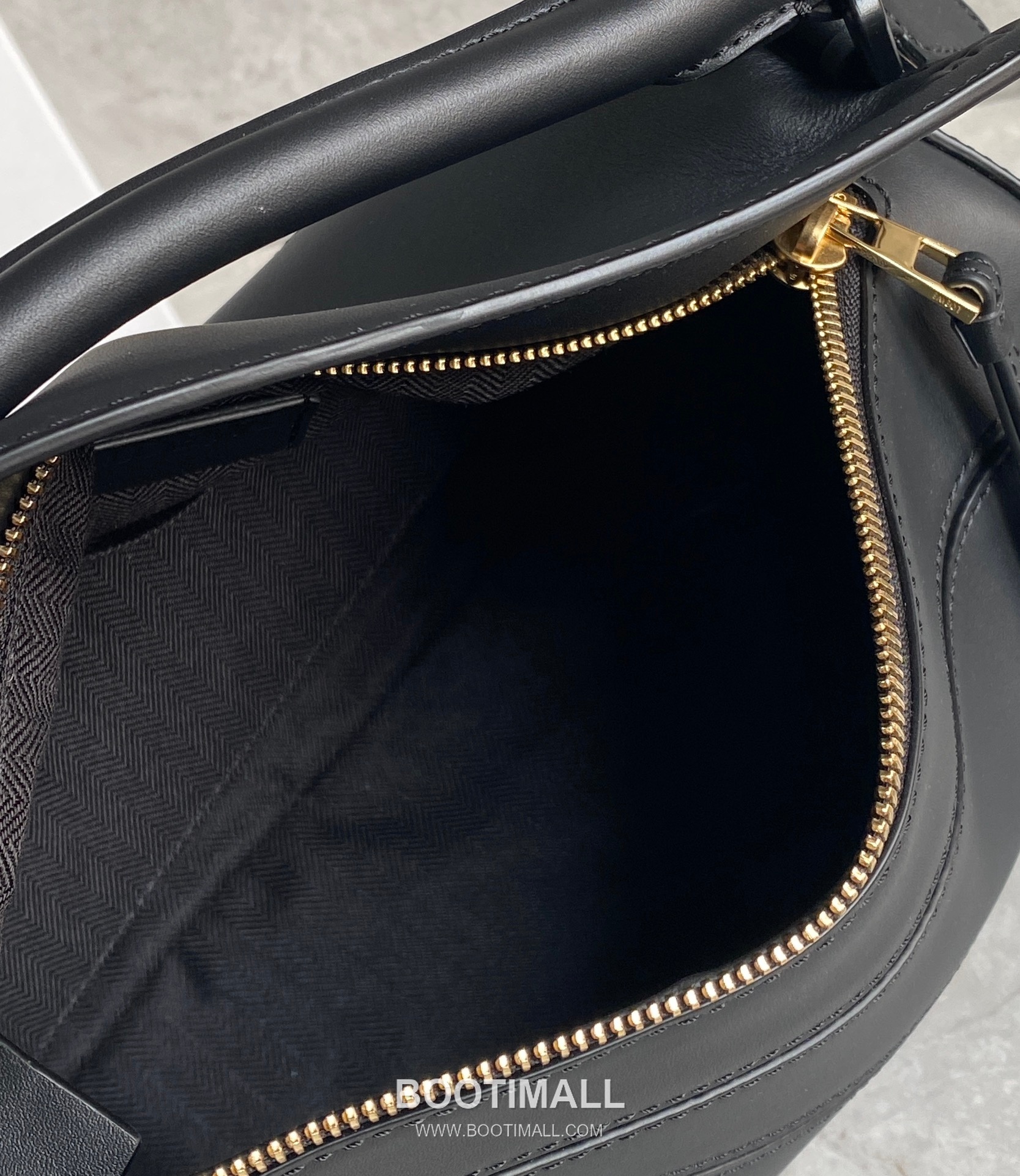 Loewe Puzzle Satin Calfskin Leather Shoulder Bag ID10172 B 로에베 퍼즐 새틴 카프스킨 레더 숄더 크로스백 24cm 18