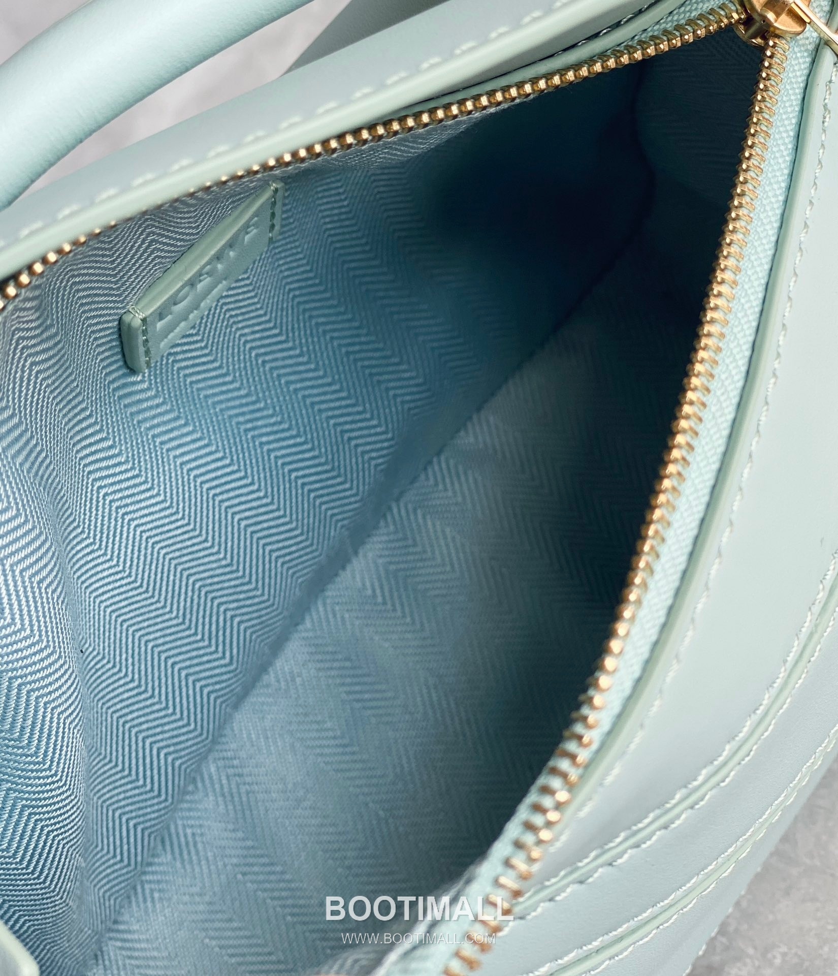 Loewe Puzzle Satin Calfskin Leather Mini Shoulder Bag ID10173 B 로에베 퍼즐 새틴 카프스킨 레더 미니 숄더 크로스백 18cm 17